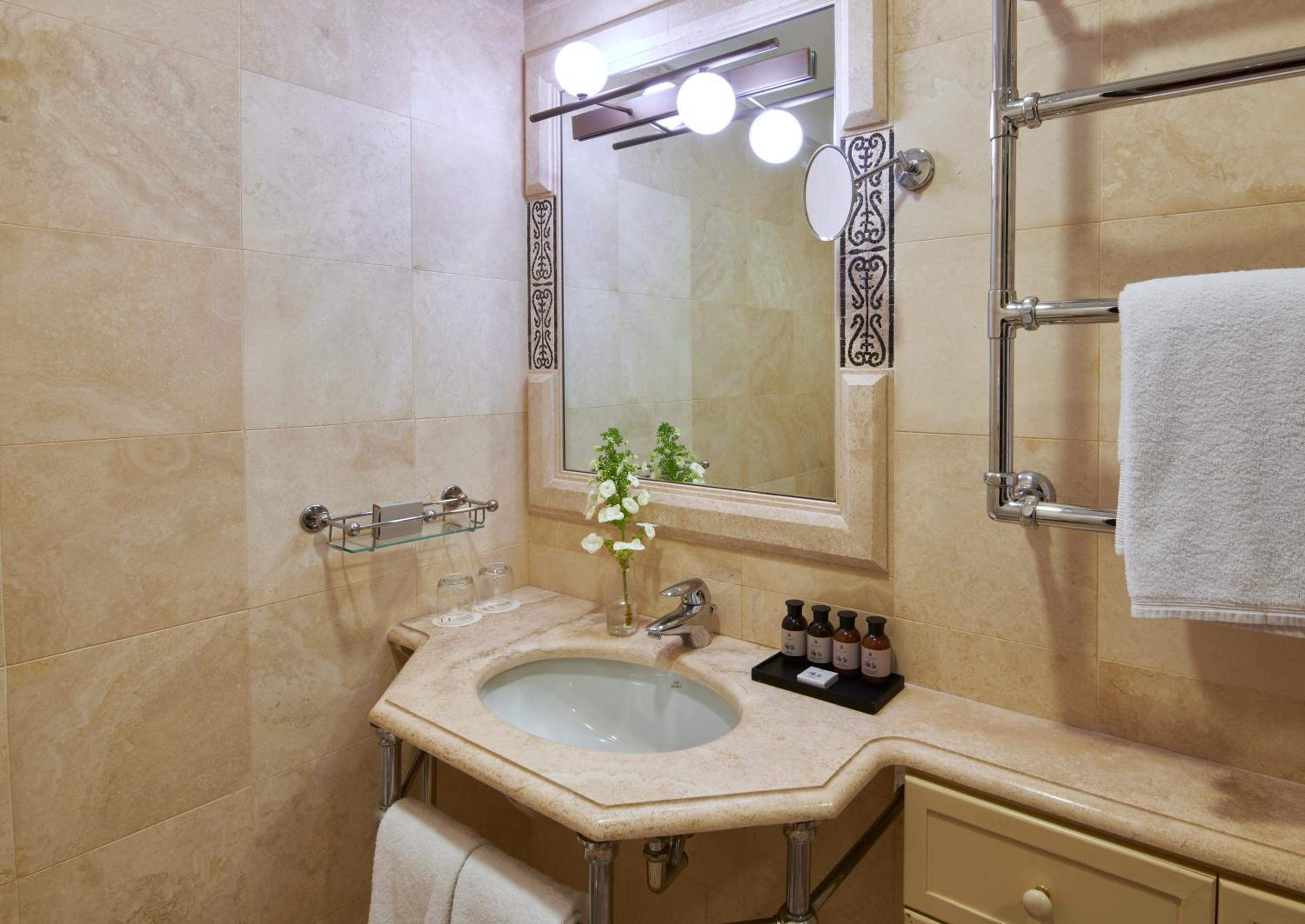 Classic Double Room - Photo 3