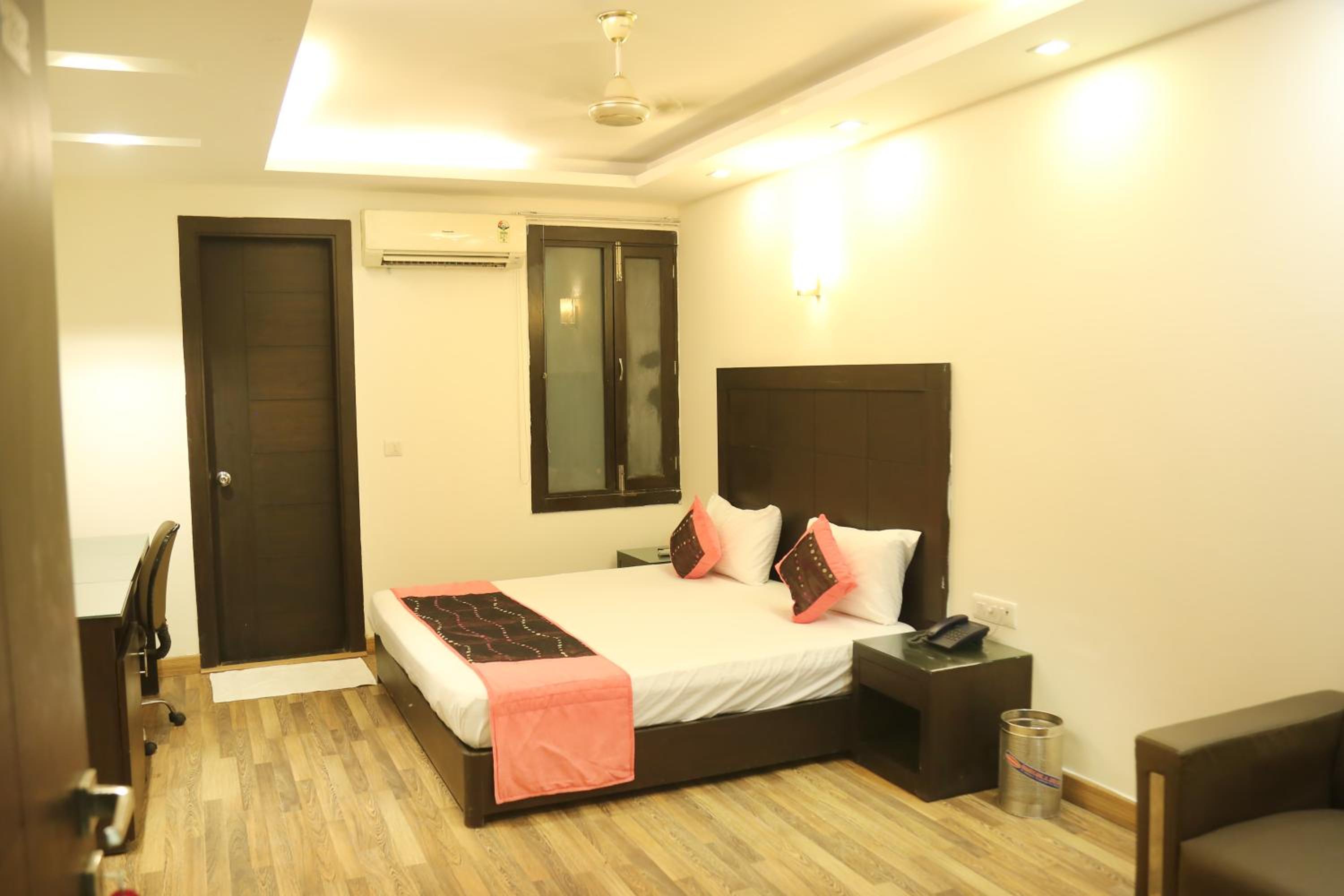 Deluxe Double Room photo 3
