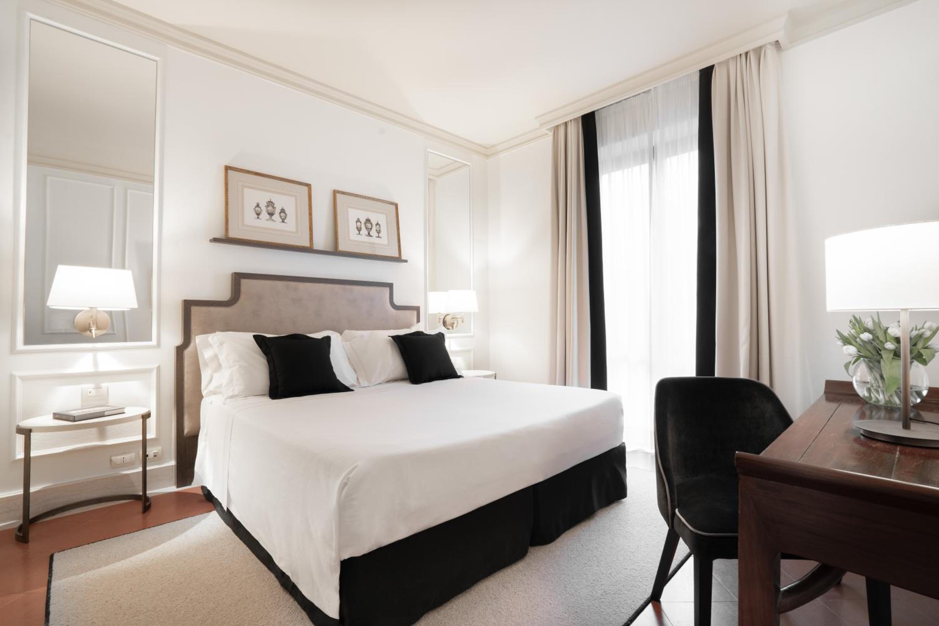 Superior Double Room with Balcony - Photo 1