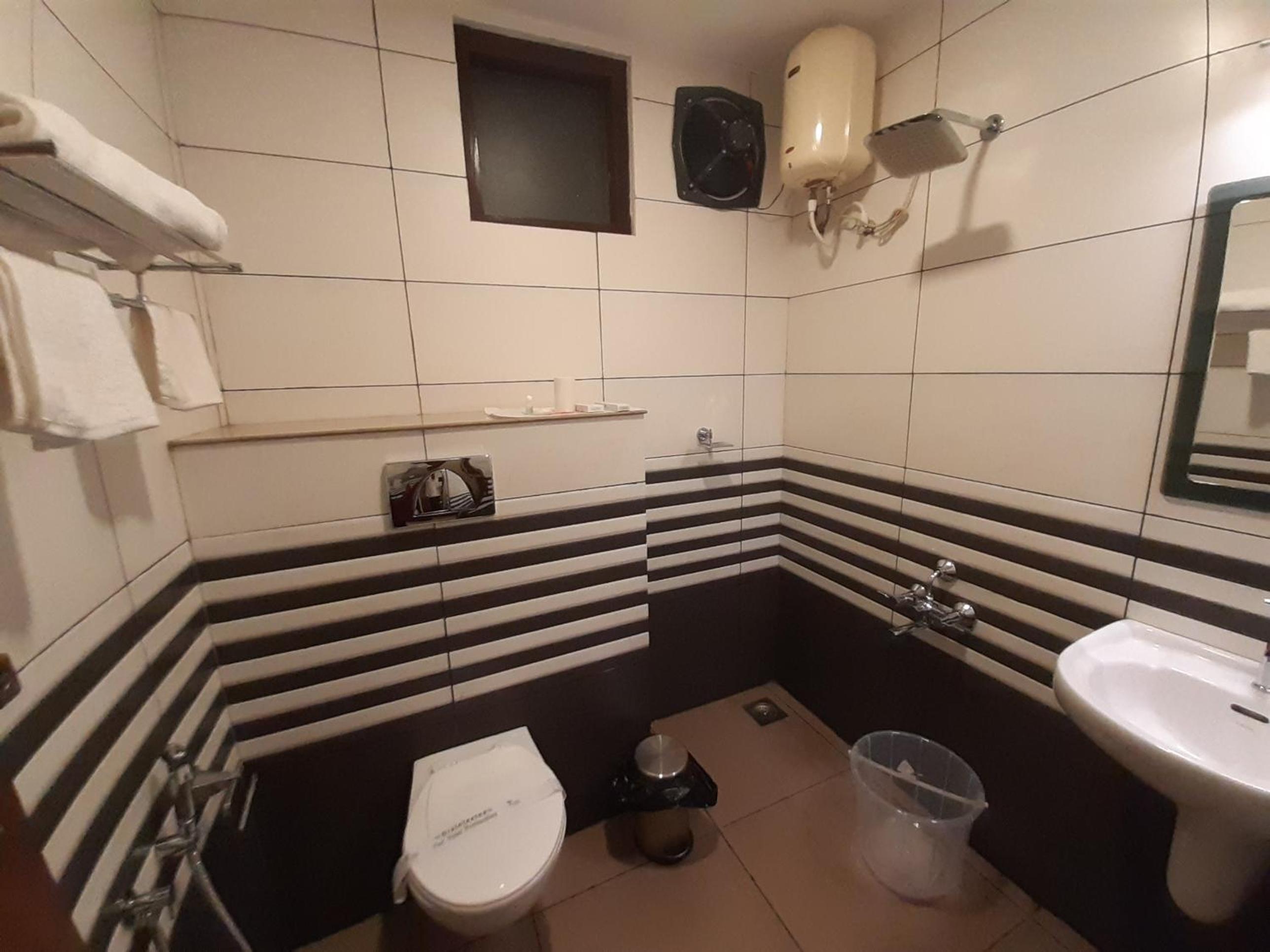 Deluxe Room - Photo 5