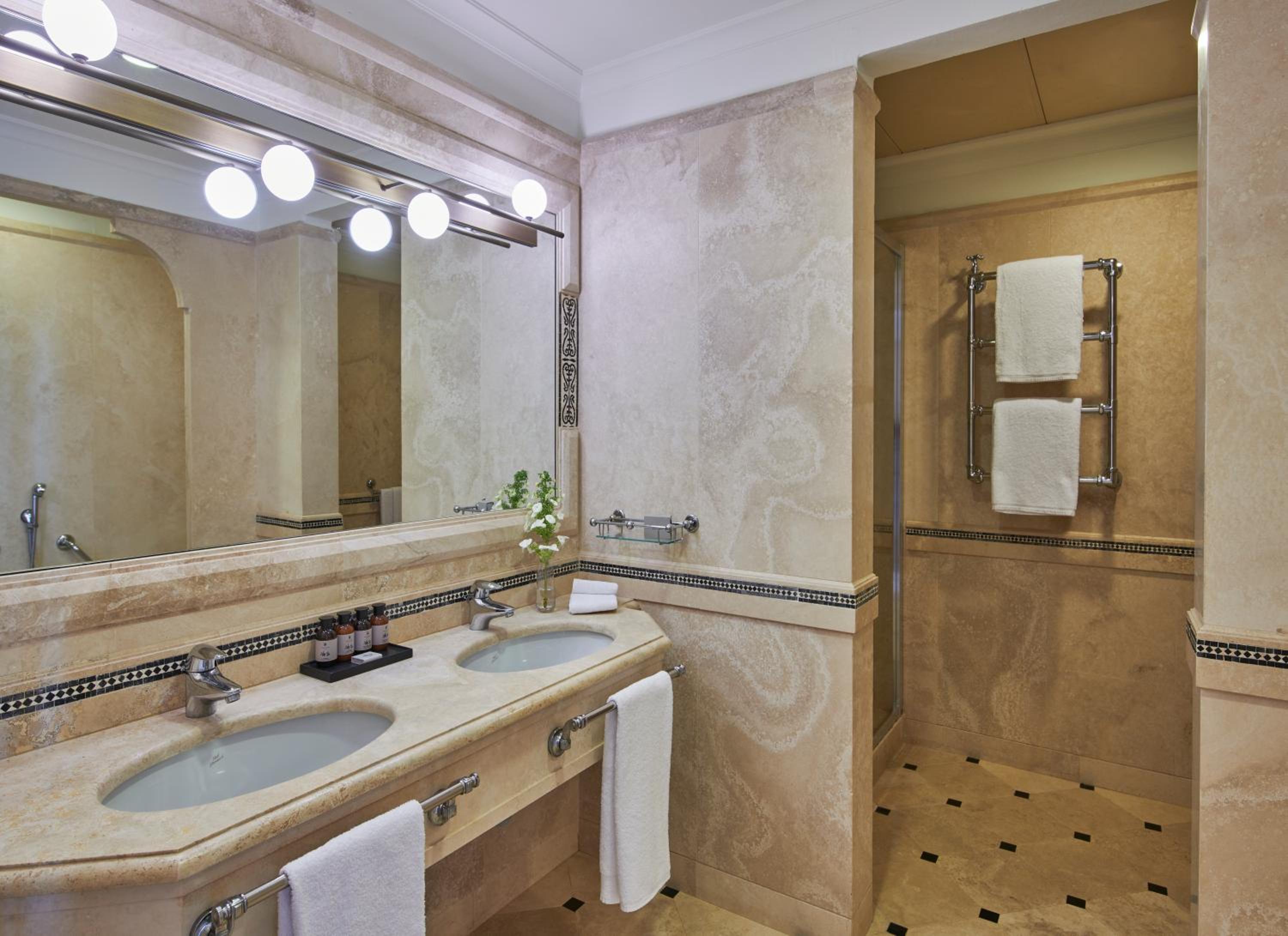 One-Bedroom Suite - Photo 2