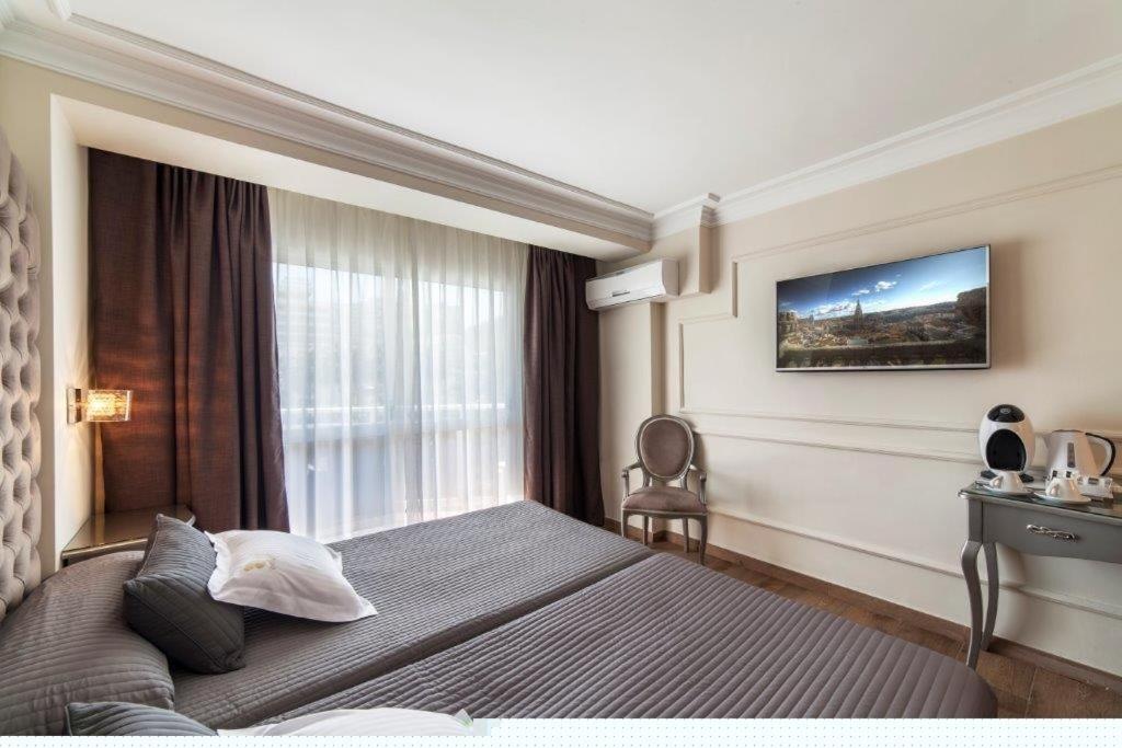 Double or Twin Room with Pool View - Photo 1