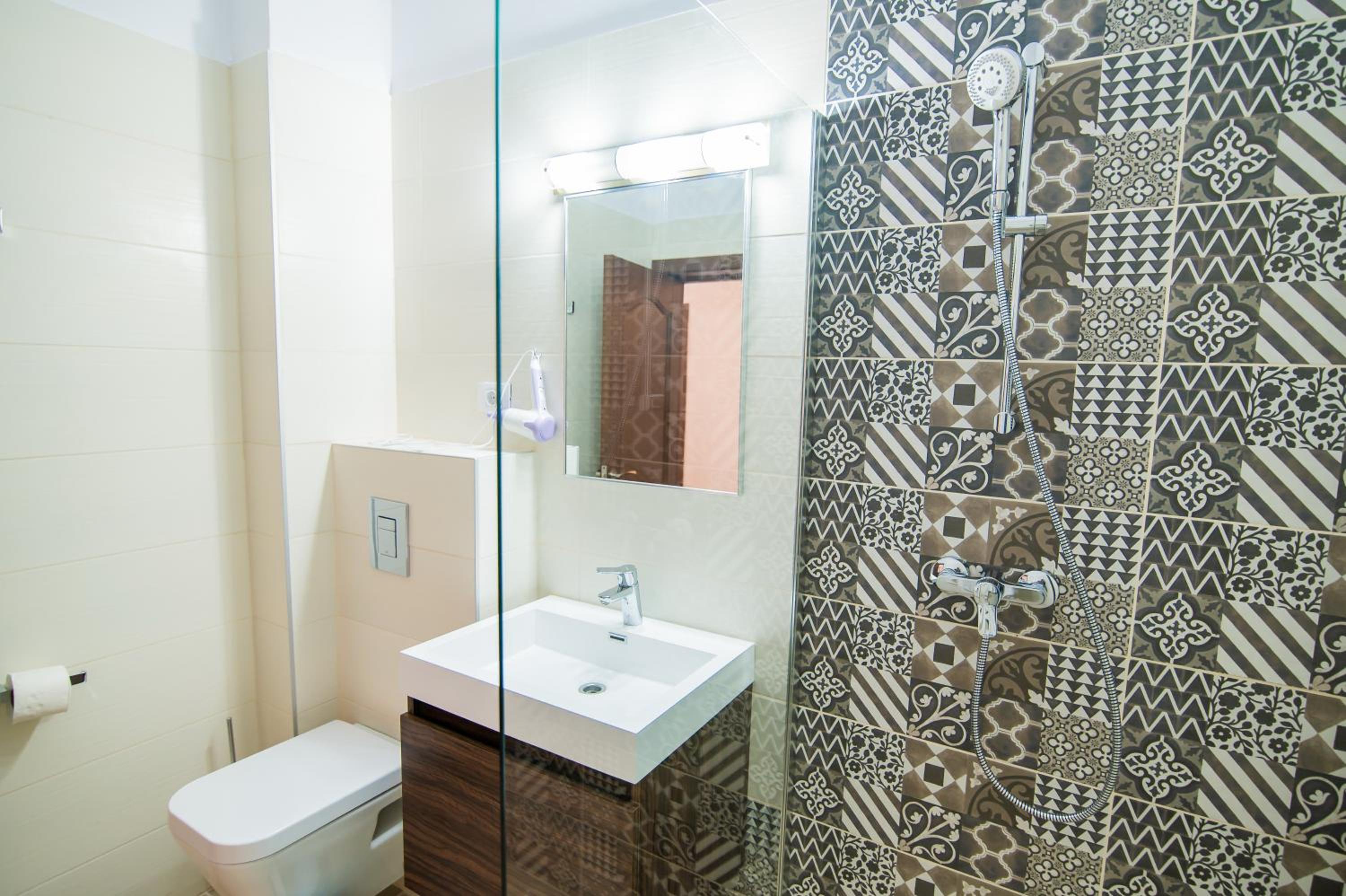 Triple Room with Balcony - Photo 16