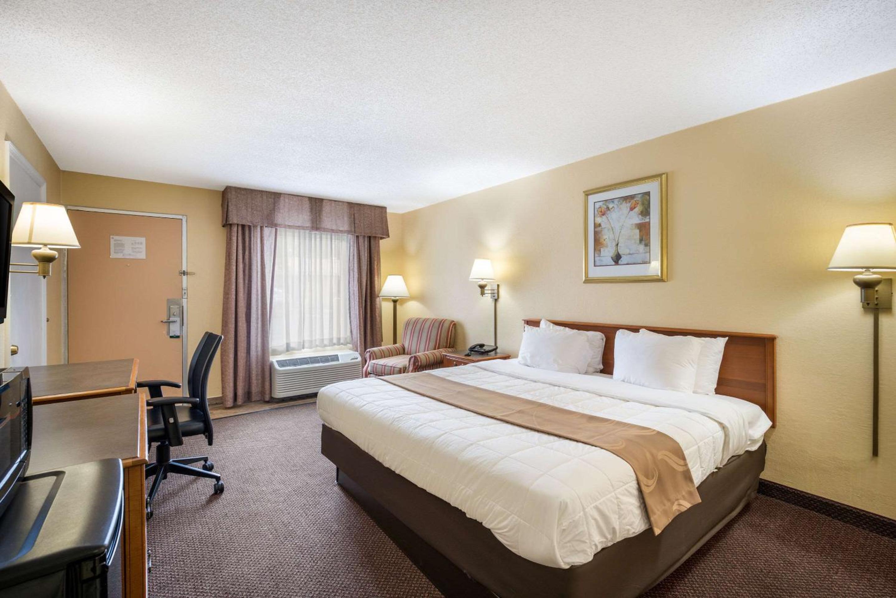 King Room - Accessible/Non-Smoking - Photo 2