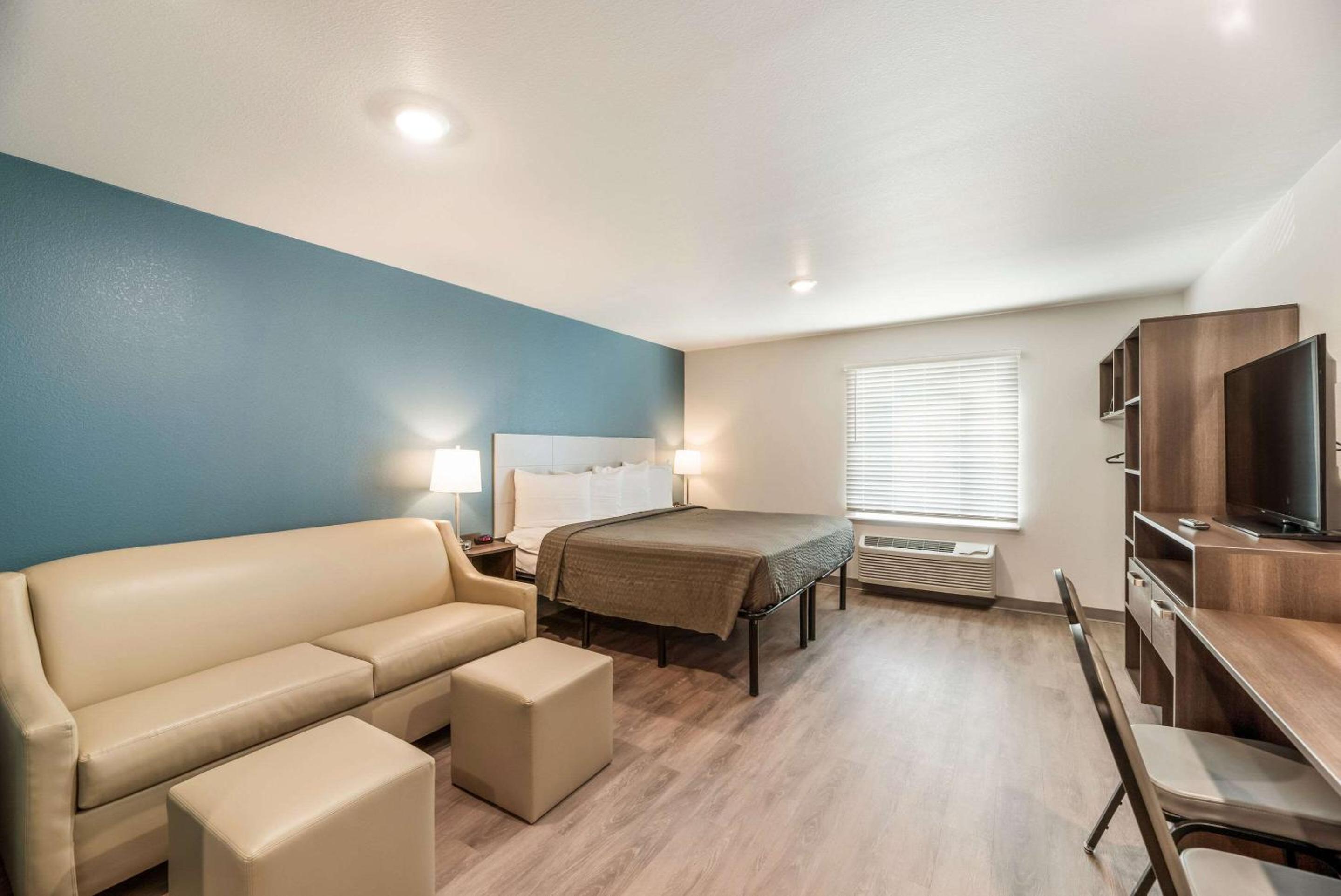Standard King Room - Non Smoking - Photo 1