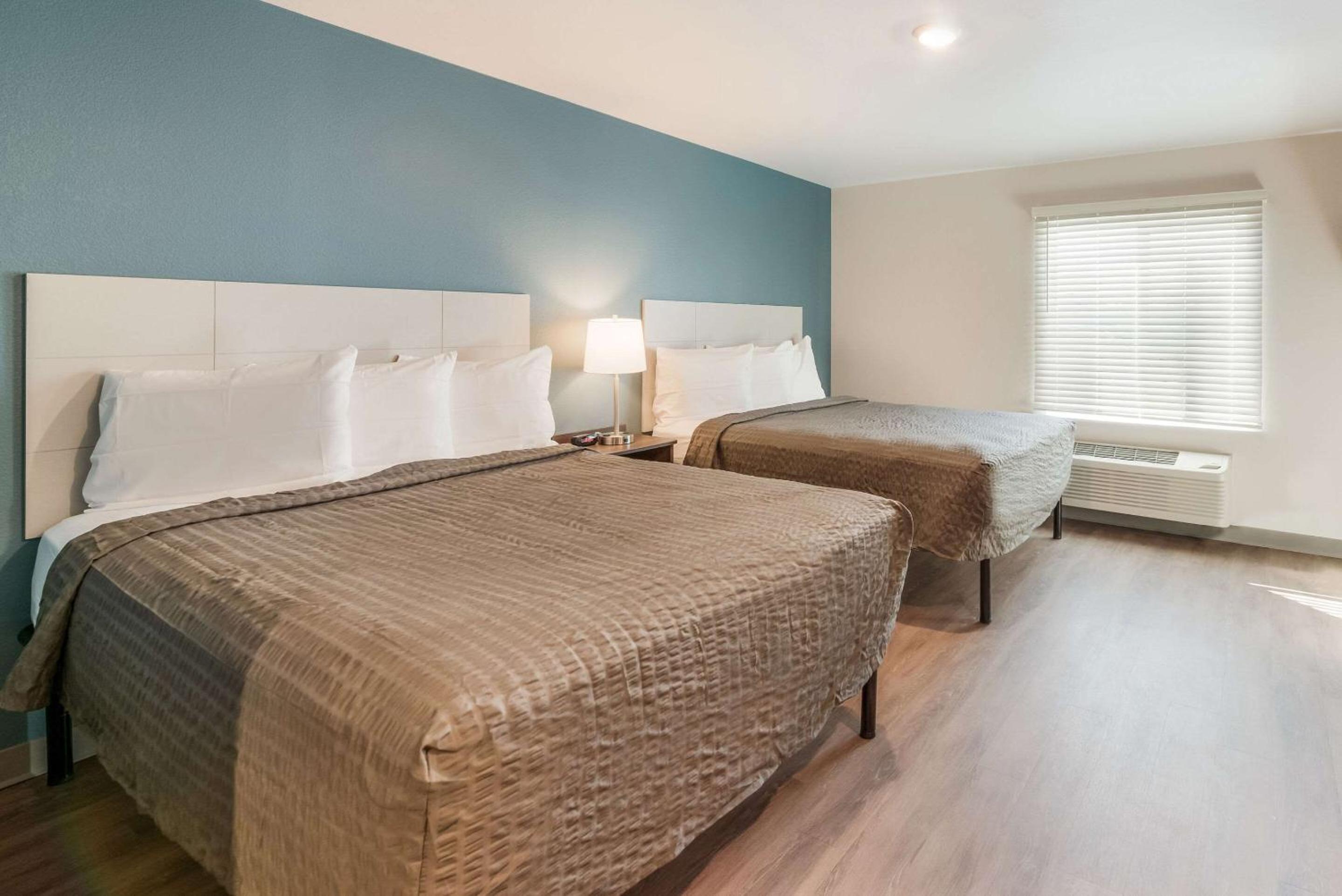 Standard Queen Room with Two Queen Beds - Non Smoking  - Photo 2