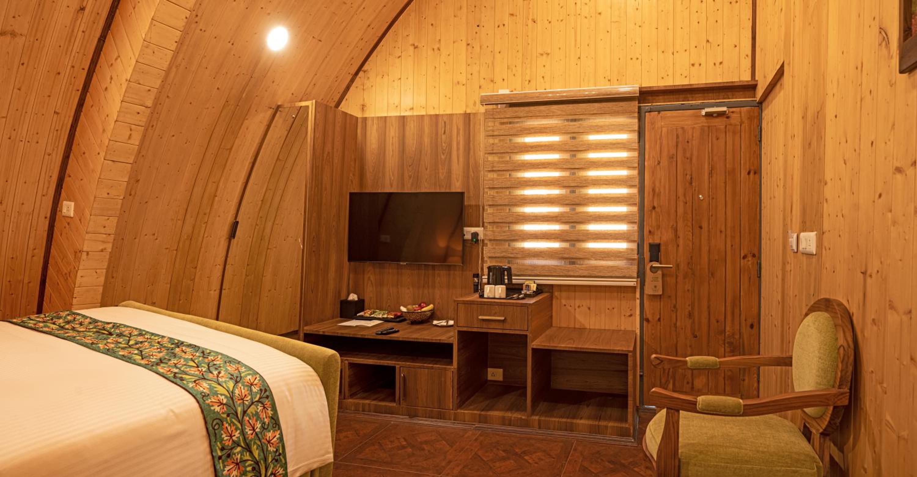 Gondola View Deluxe Room with Complimentary Return Gondola Ride Once Per day - Photo 7