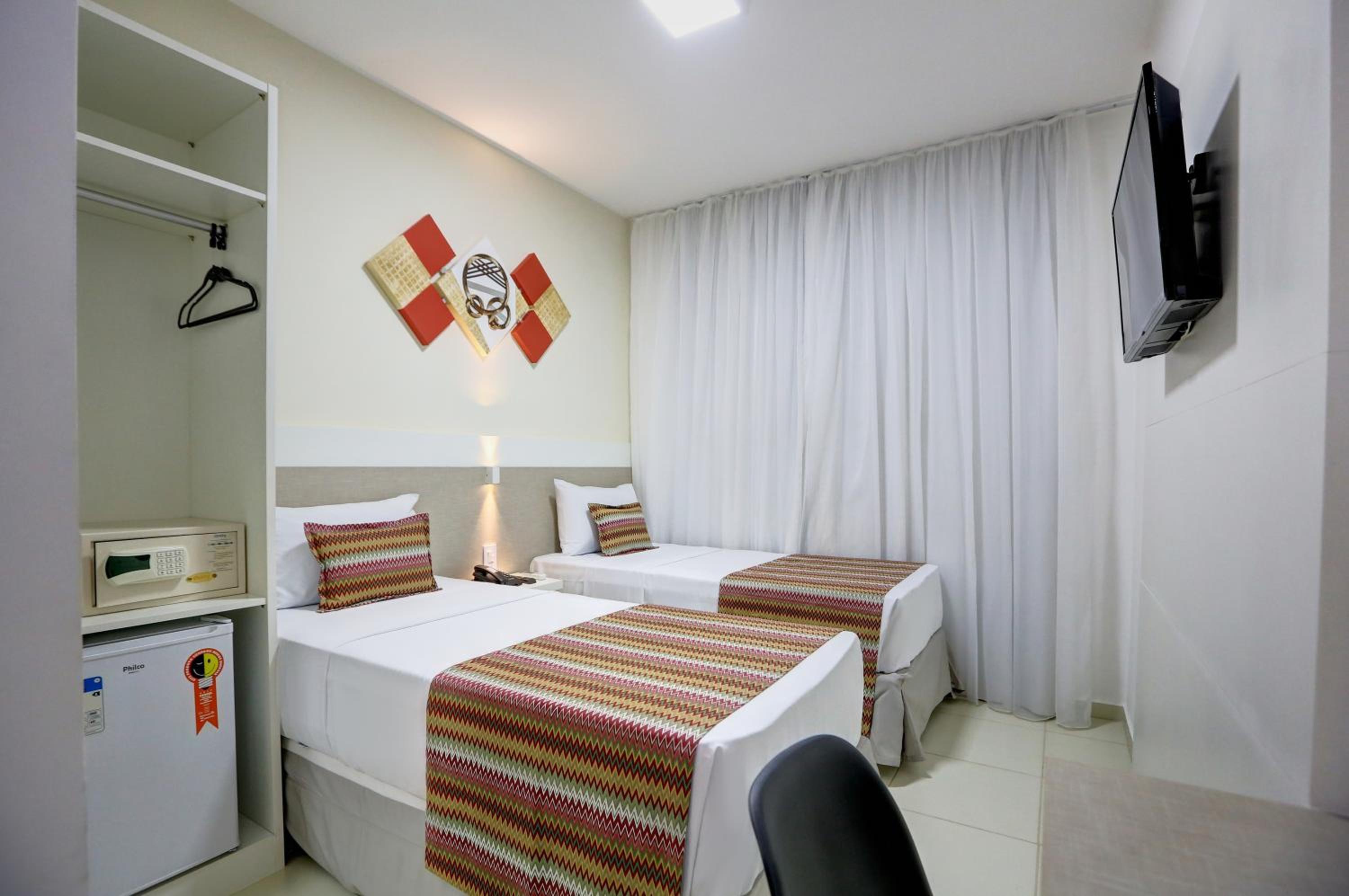 Standard Twin Room - Photo 3