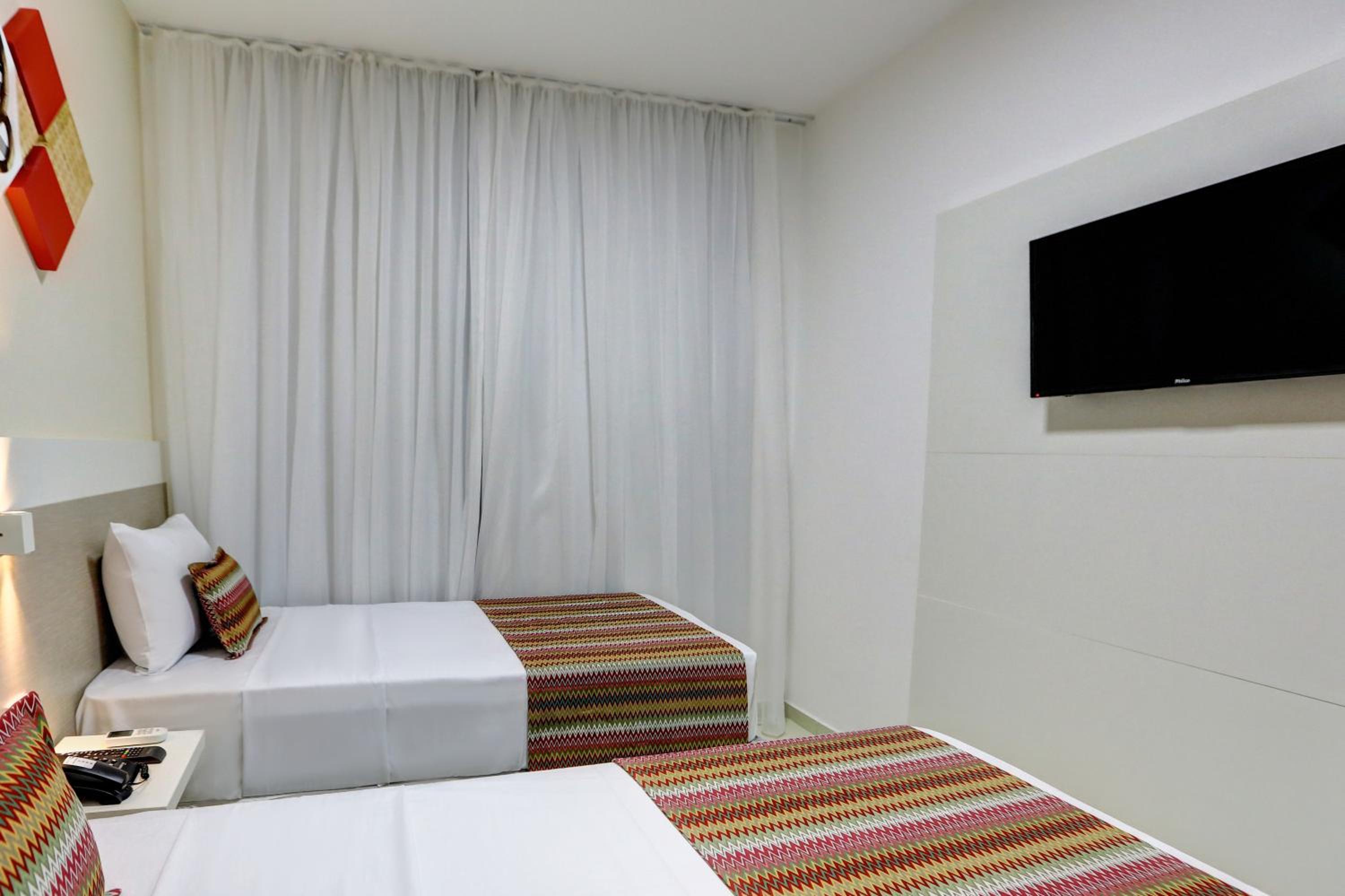 Standard Twin Room - Photo 4