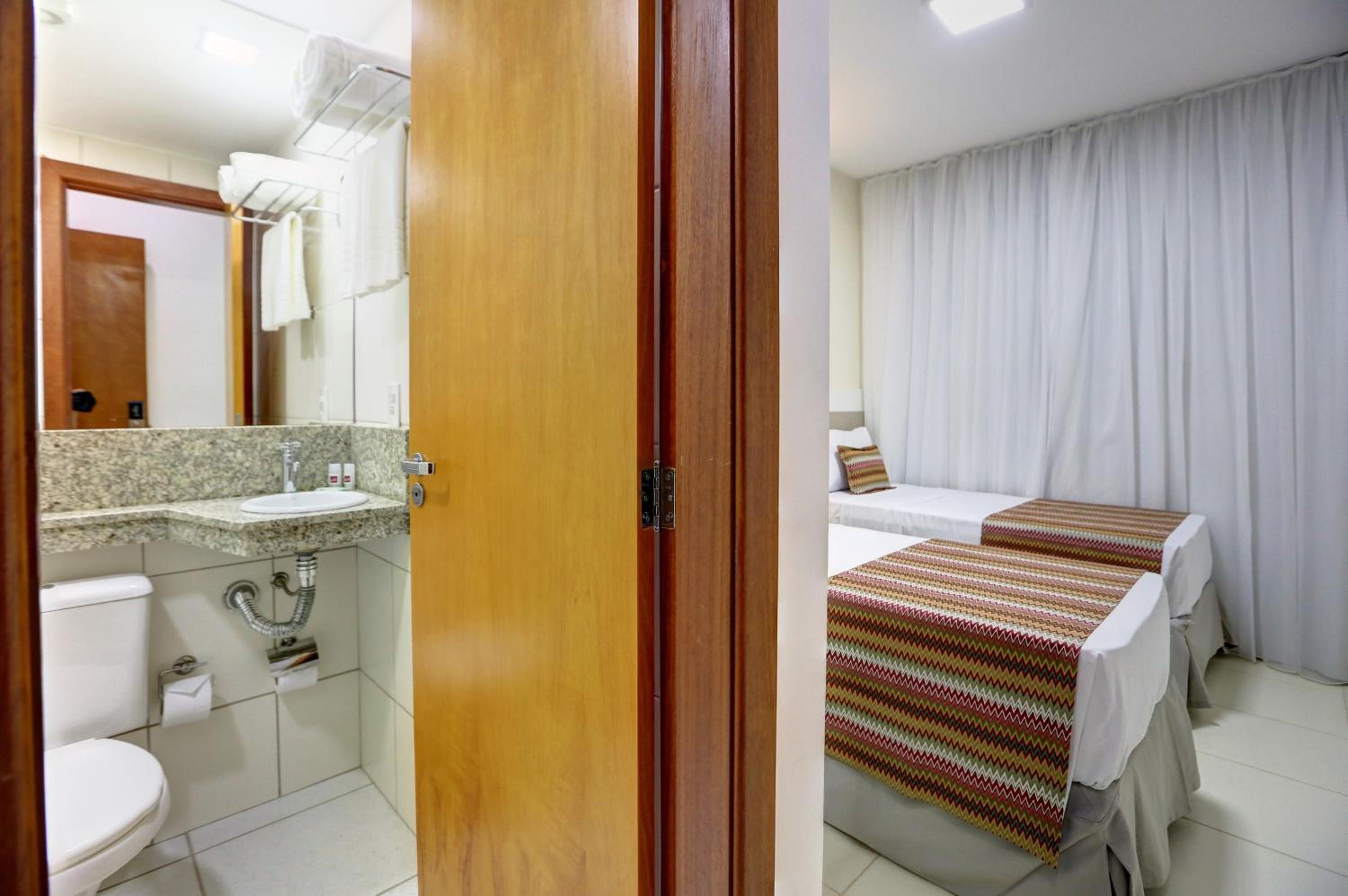 Standard Twin Room - Photo 6