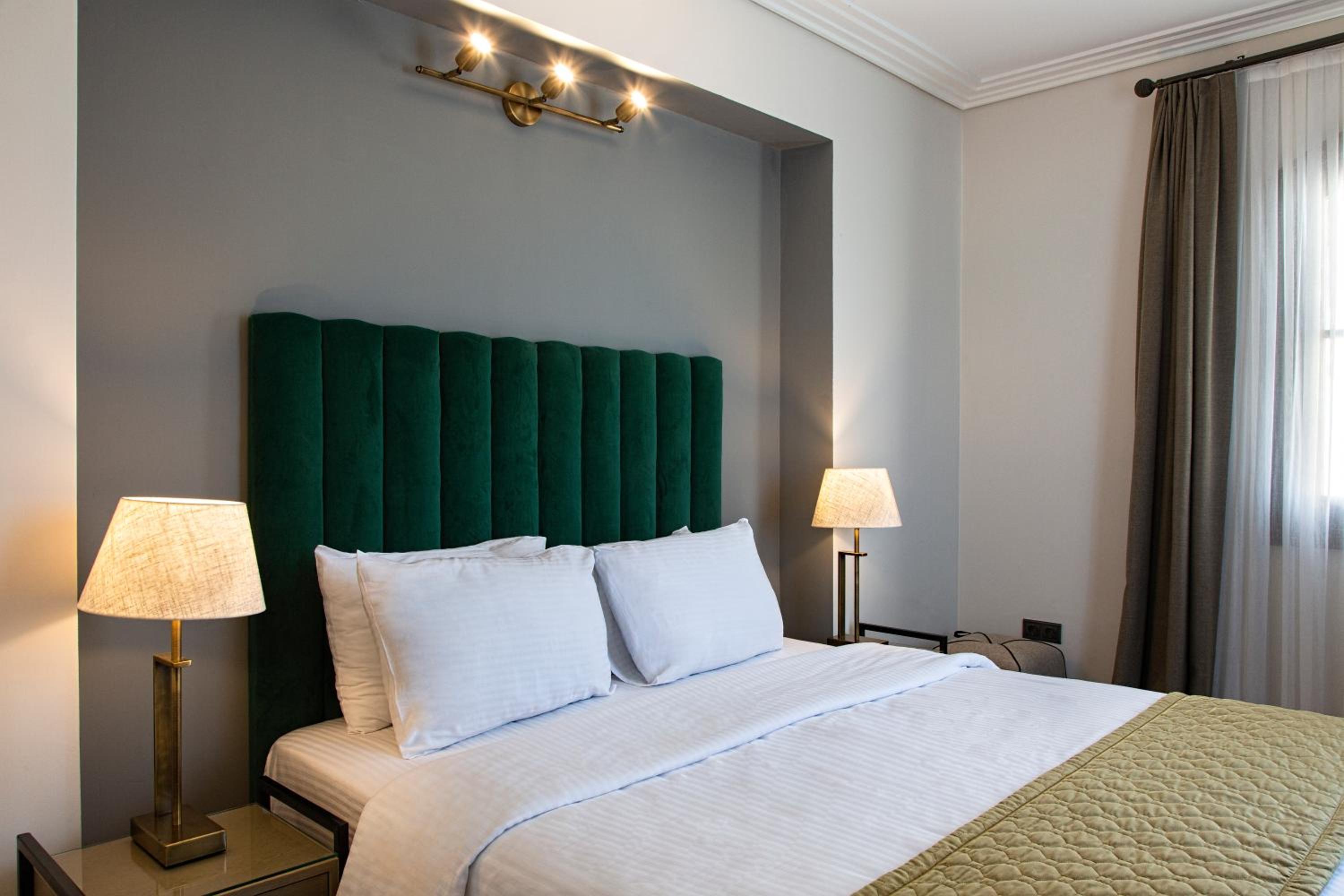 Deluxe Room with Balcony and Sea View photo 3