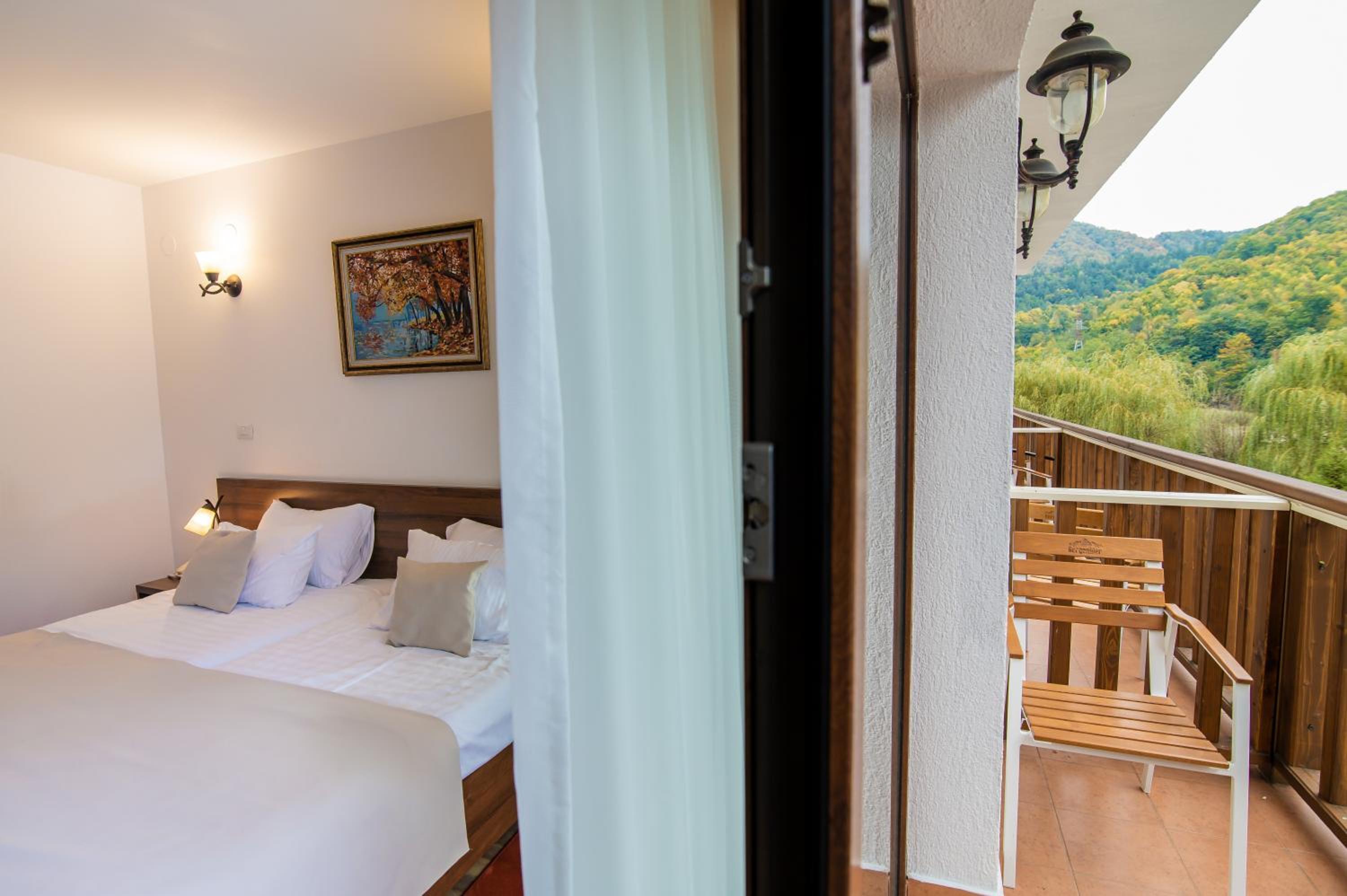 Superior Double or Twin Room with Balcony Building A - Photo 9