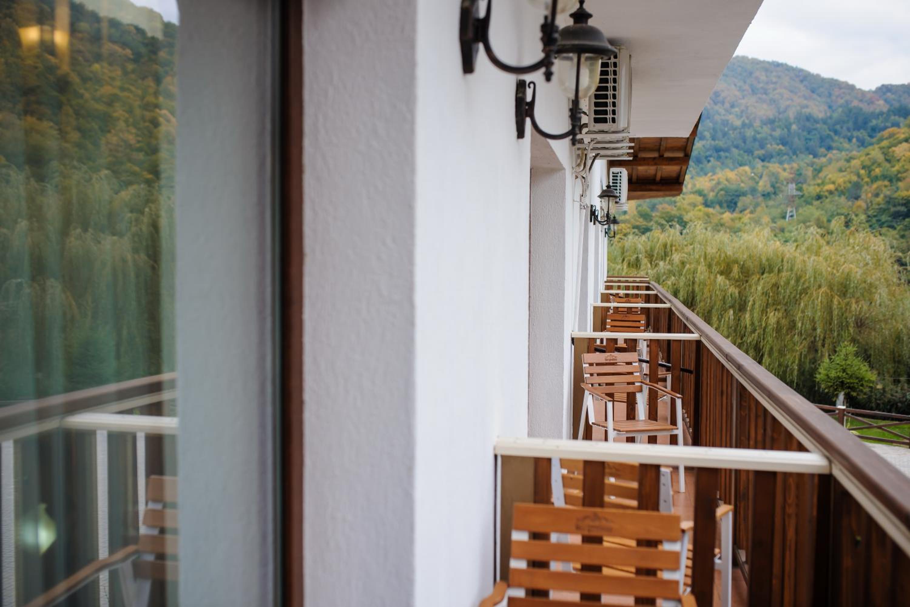 Superior Double or Twin Room with Balcony Building A - Photo 10