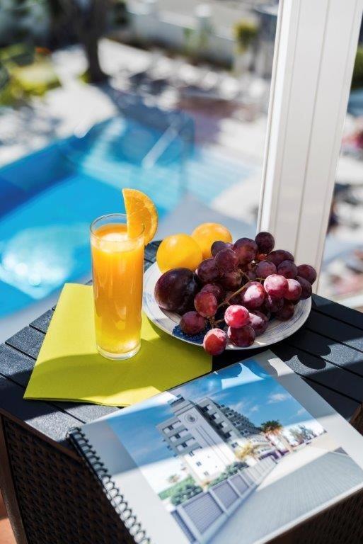 Double or Twin Room with Pool View - Photo 4