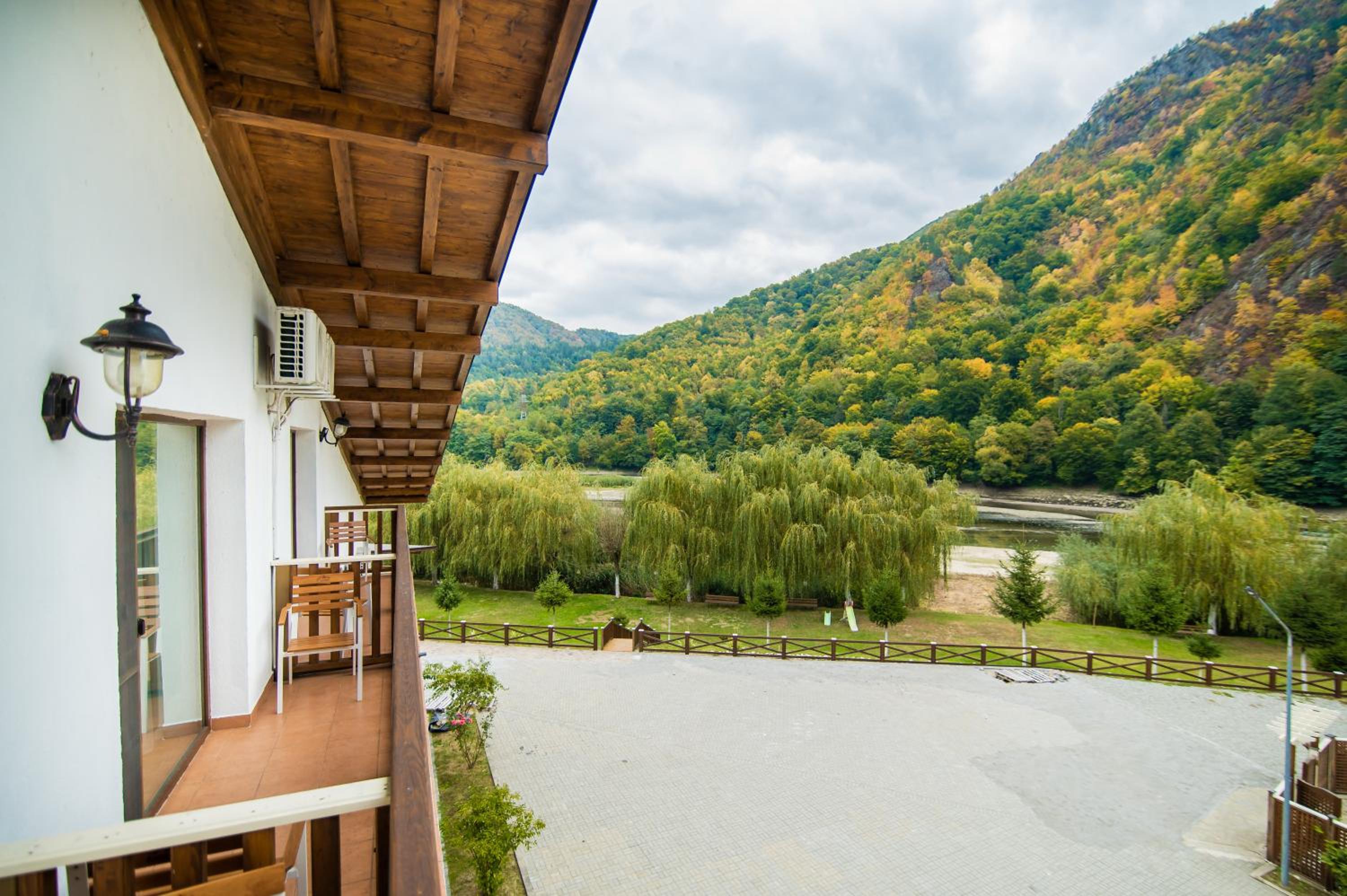Superior Double or Twin Room with Balcony Building A - Photo 11