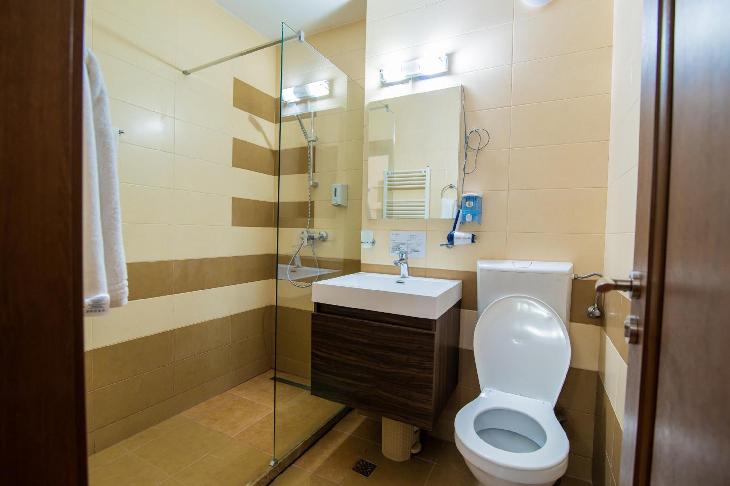 Superior Double or Twin Room with Balcony Building A - Photo 8