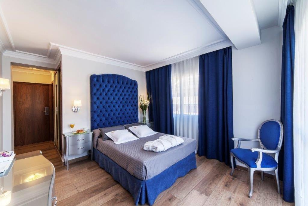Double or Twin Room with Sea View - Photo 5