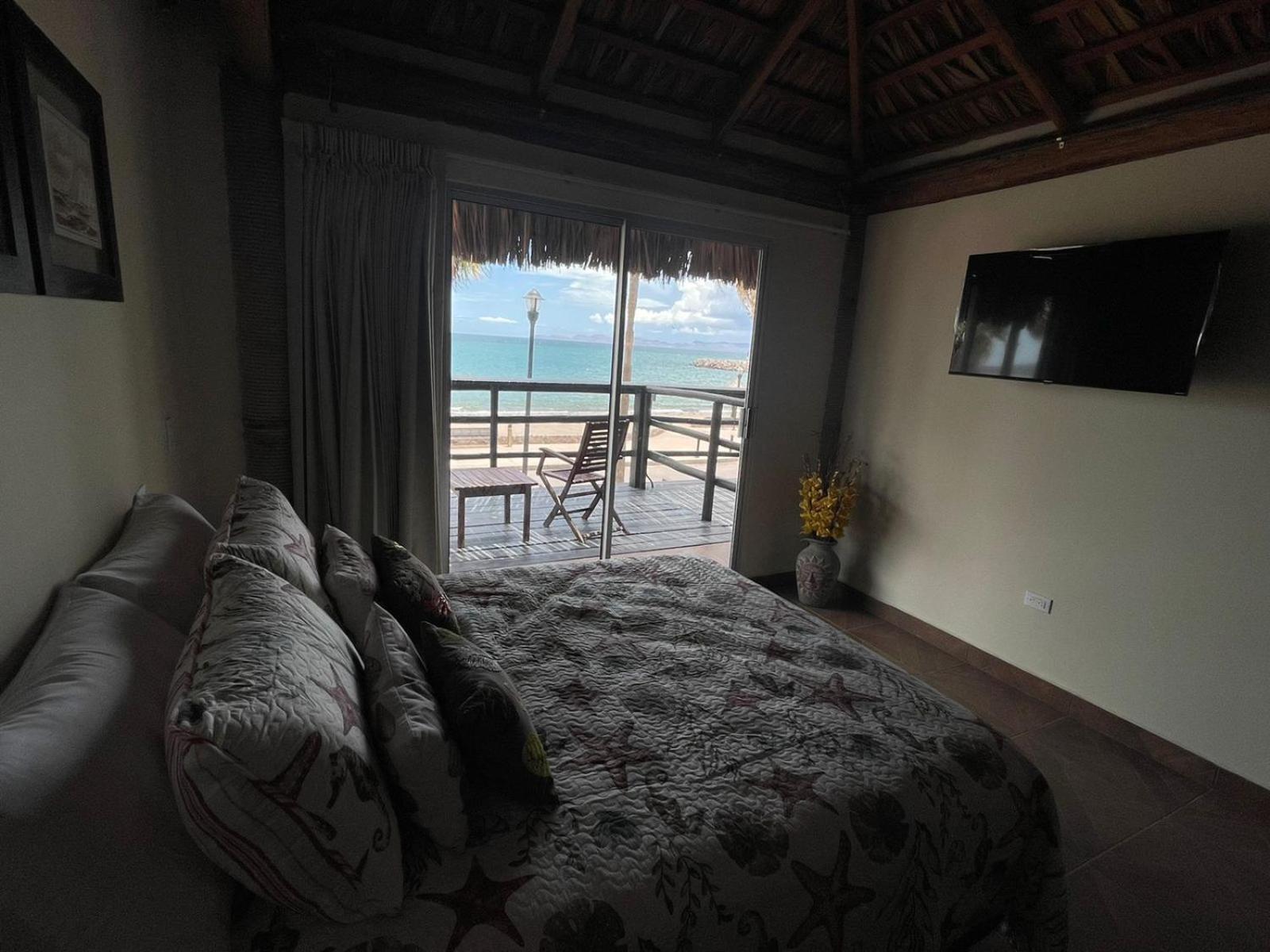 Studio with Balcony - Photo 7