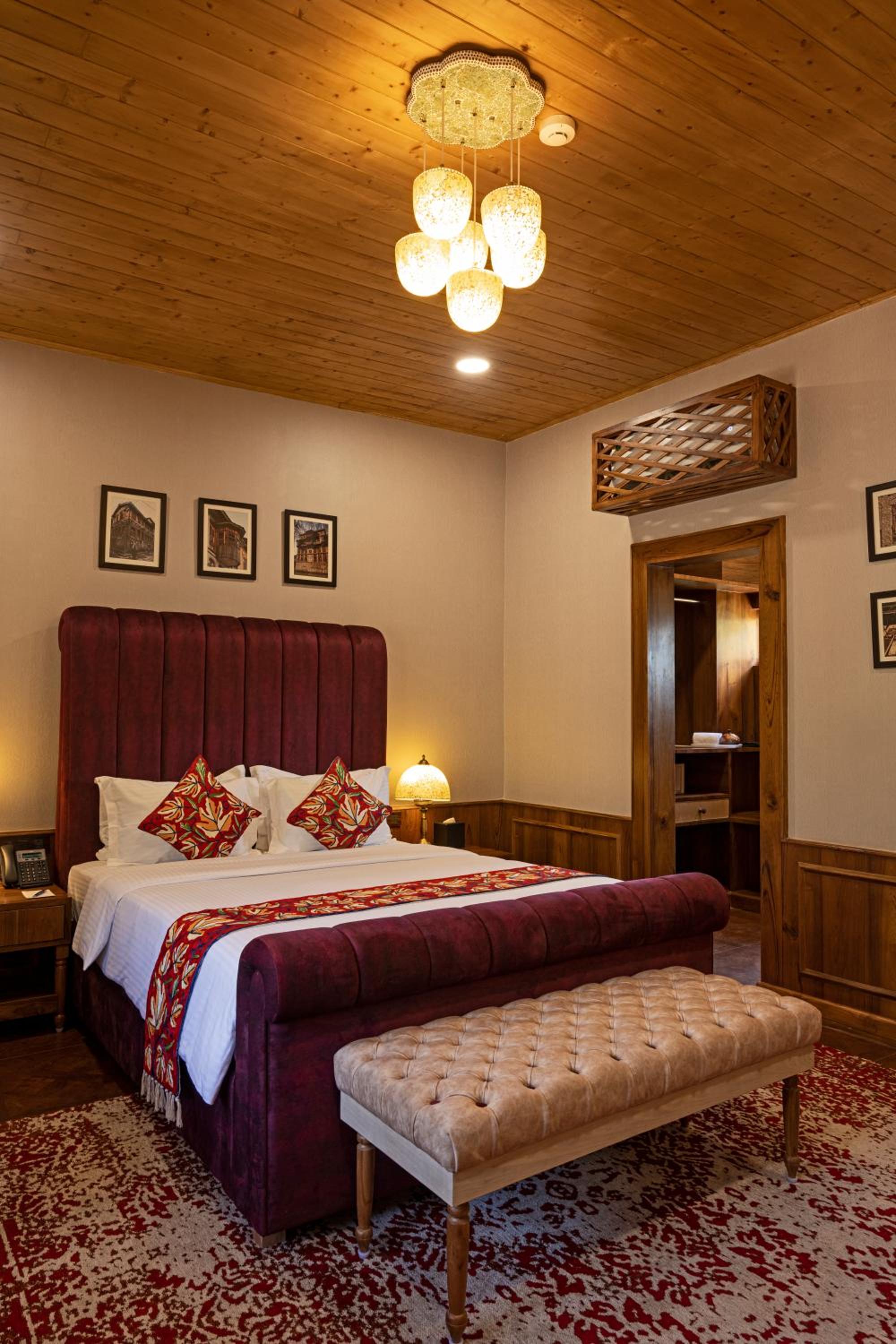 Mountain View Premium Room with Complimentary Return Gondola Ride Once Per Day - Photo 3