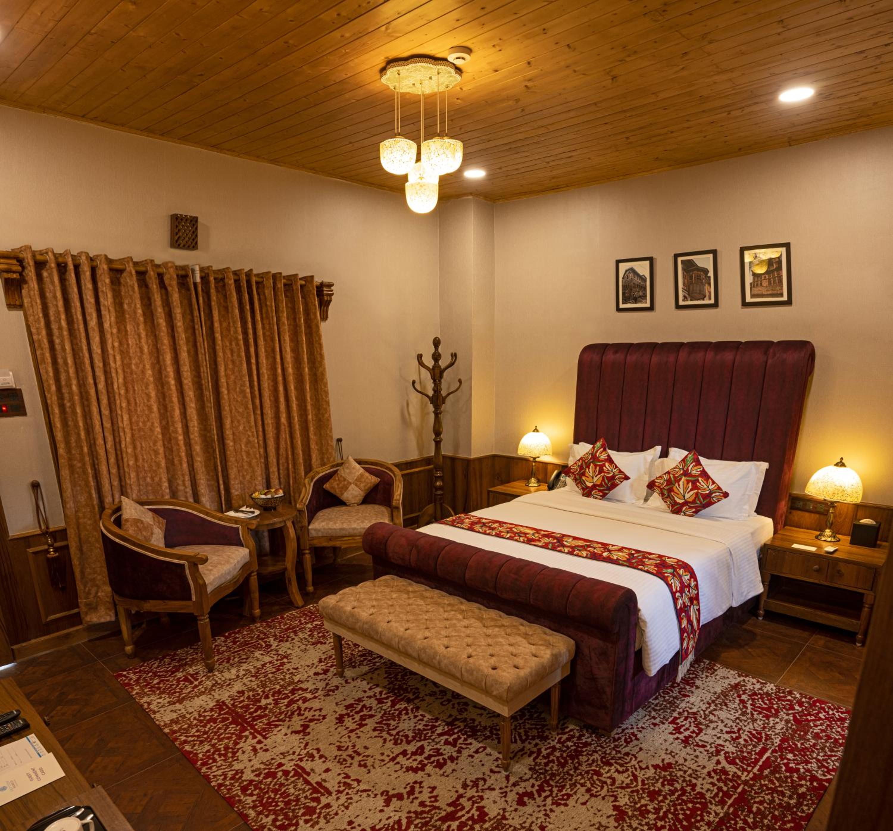 Mountain View Premium Room with Complimentary Return Gondola Ride Once Per Day - Photo 1