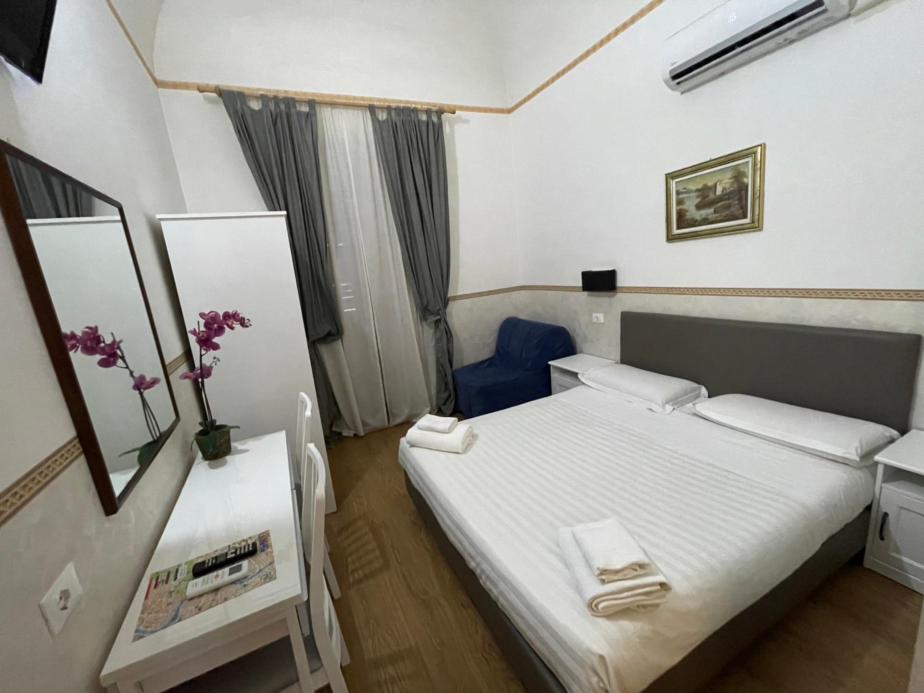 Double or Twin Room photo 2