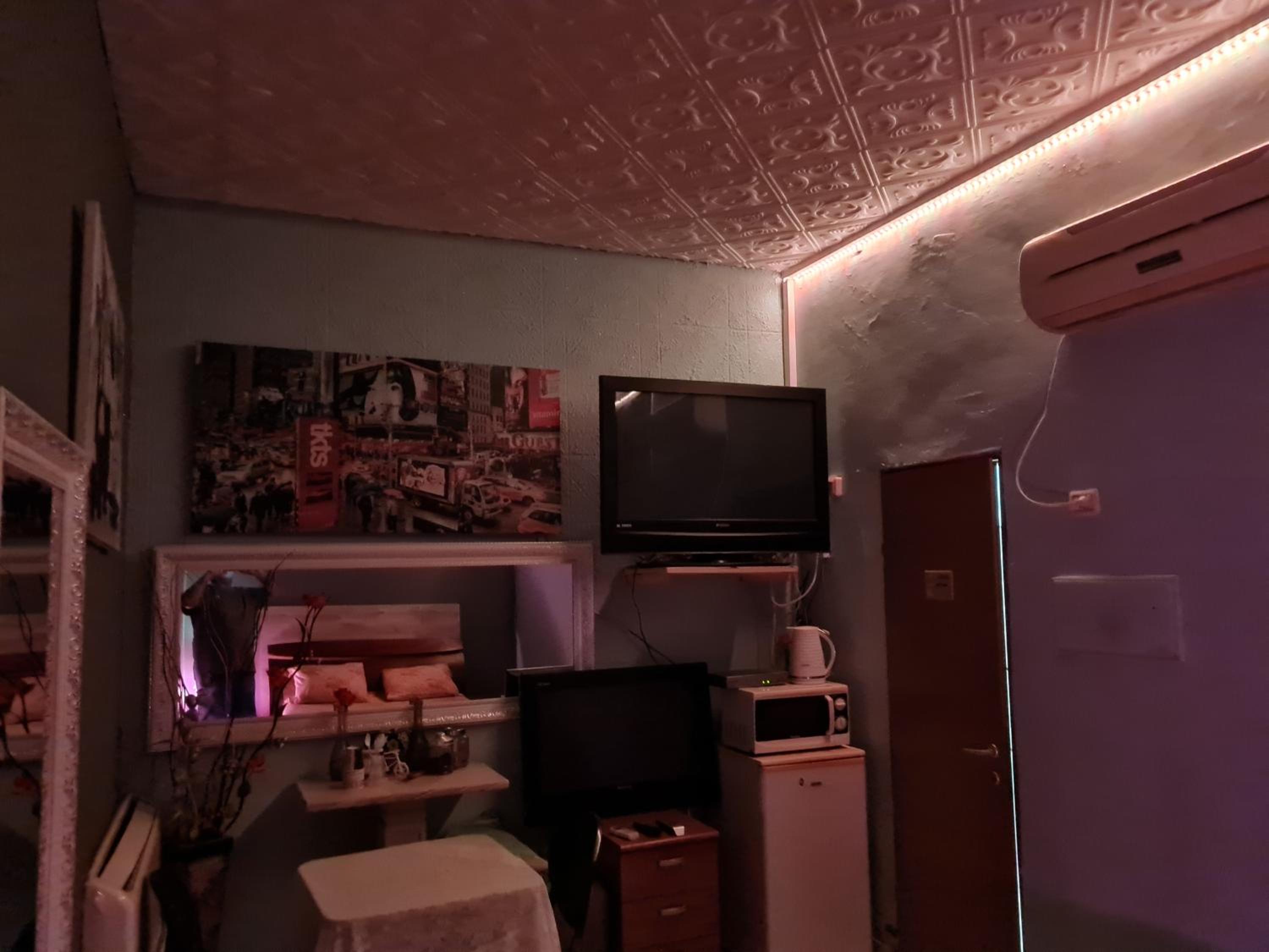 Double Room - Photo 7