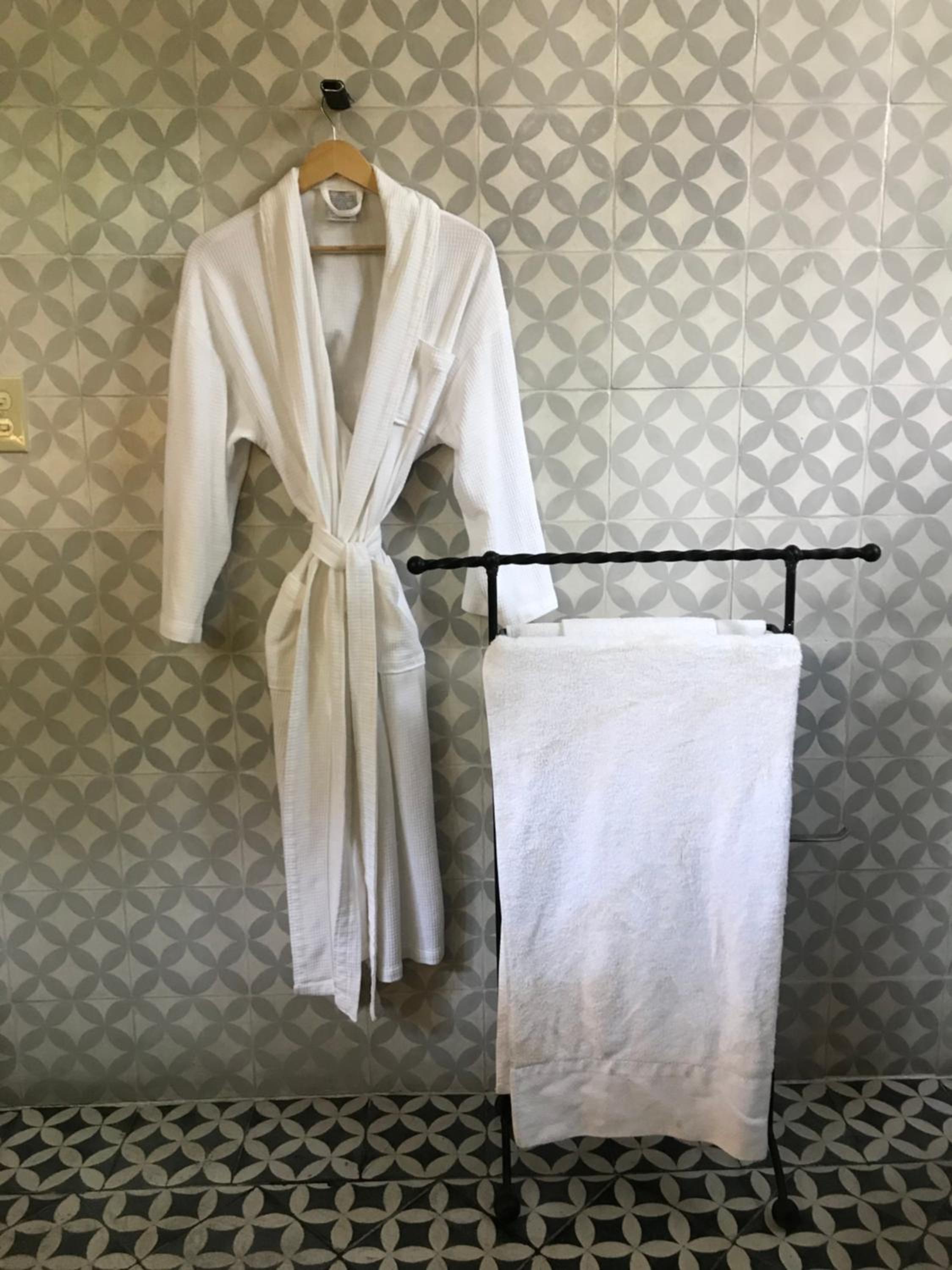 Deluxe Suite with Spa Bath - Photo 2