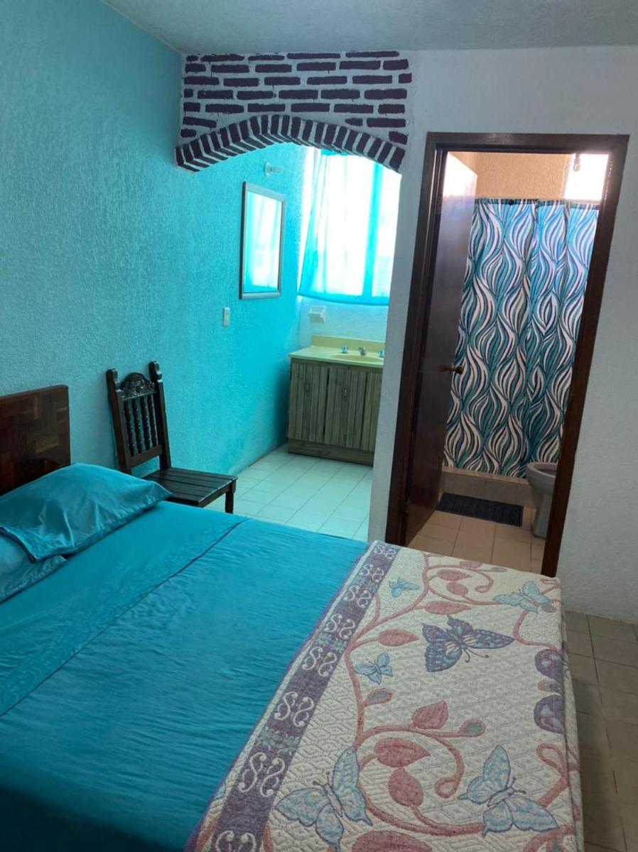 Queen Room photo 2