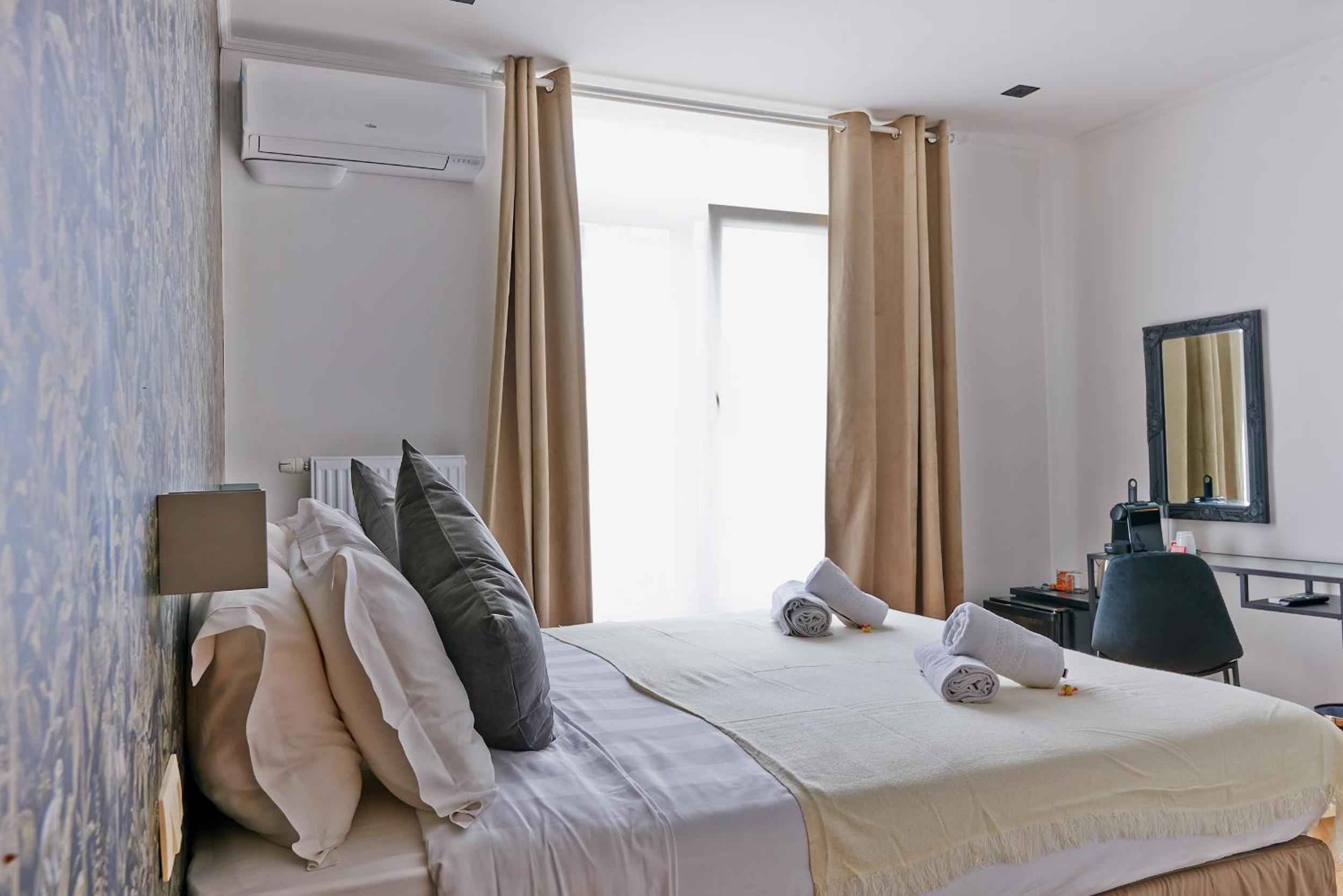 Deluxe Room - Photo 5