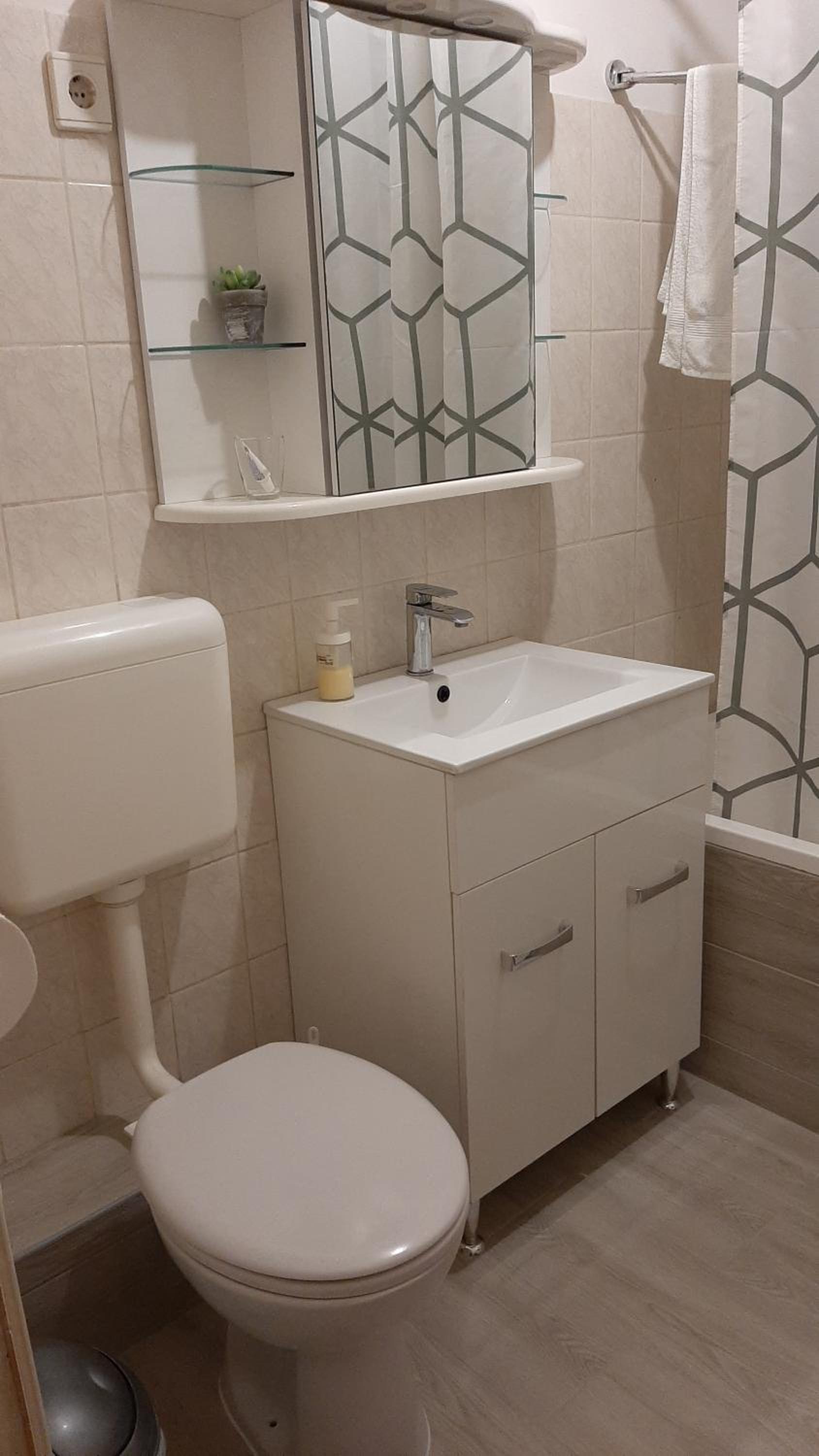 One-Bedroom Apartment - Photo 8