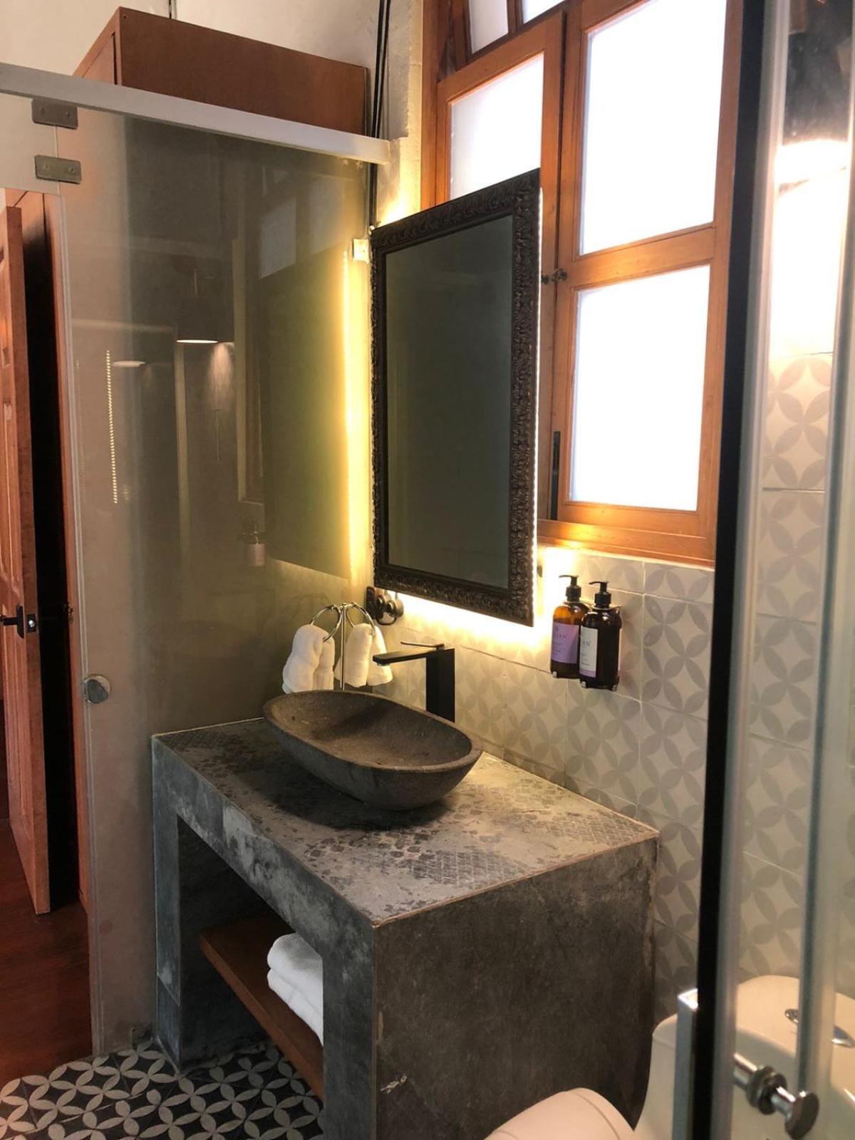 Deluxe Queen Room with Two Queen Beds - Photo 7