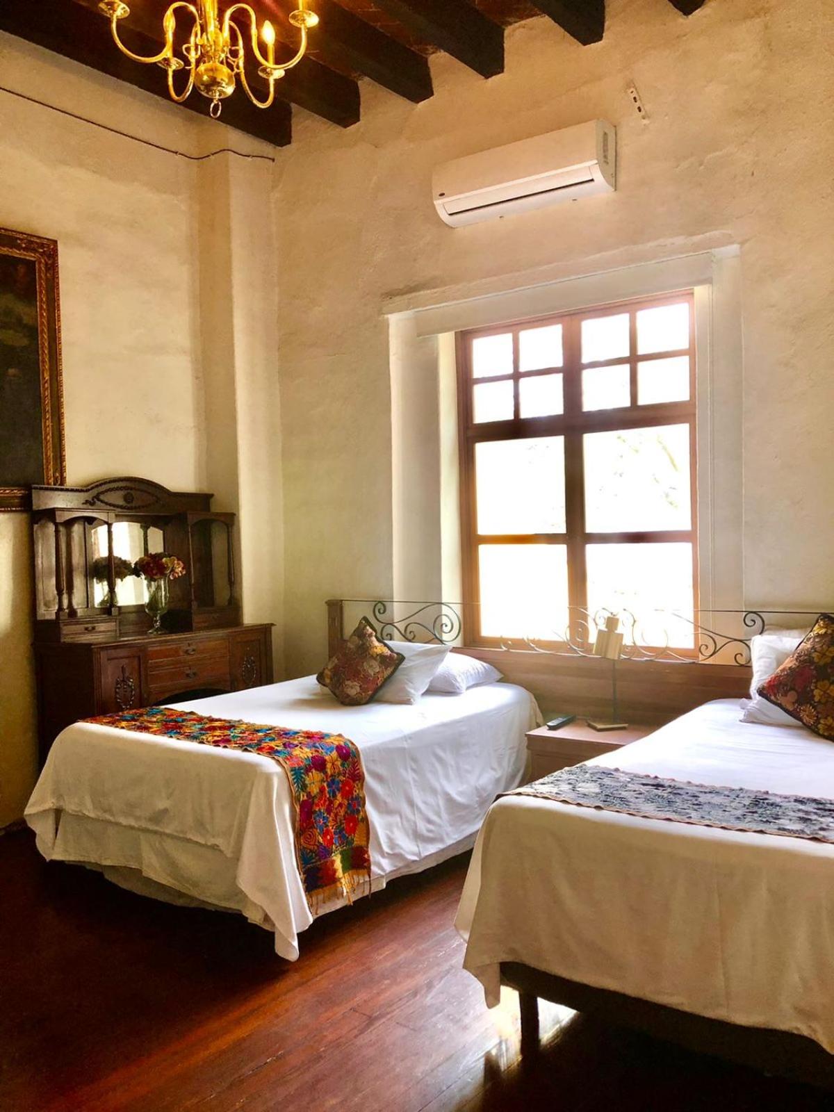 Deluxe Queen Room with Two Queen Beds - Photo 5