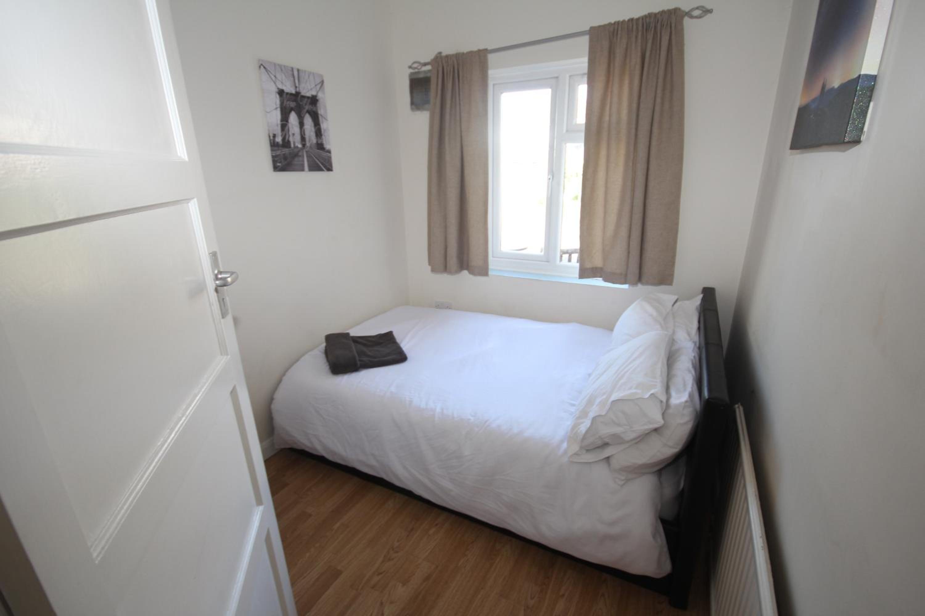 Three-Bedroom House photo 3