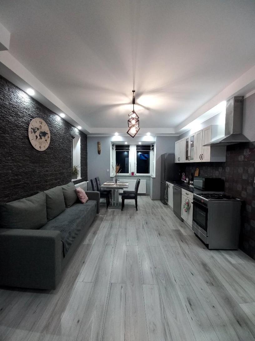 One-Bedroom Apartment - Photo 9