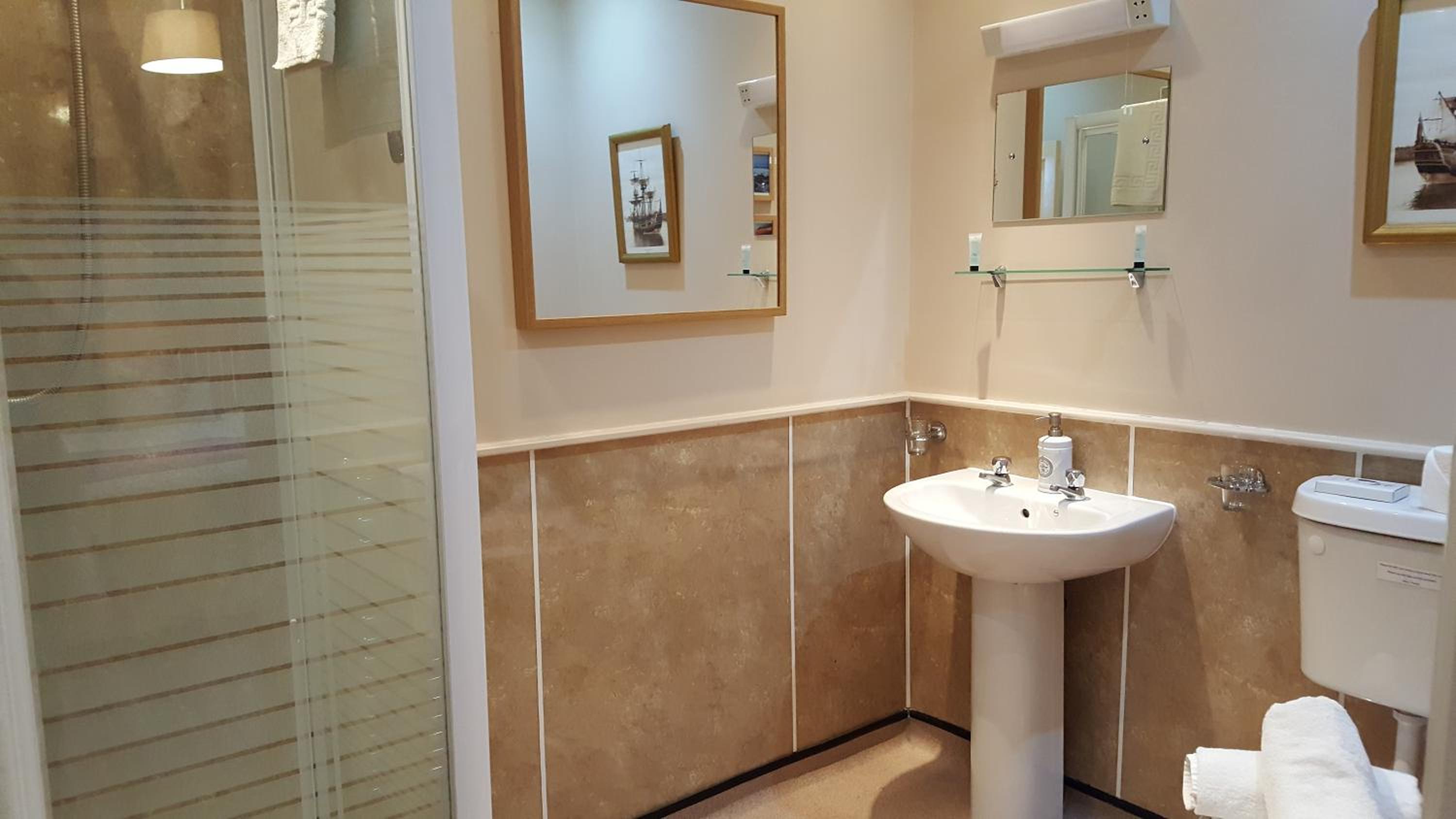 Deluxe Double Room with Shower photo 2