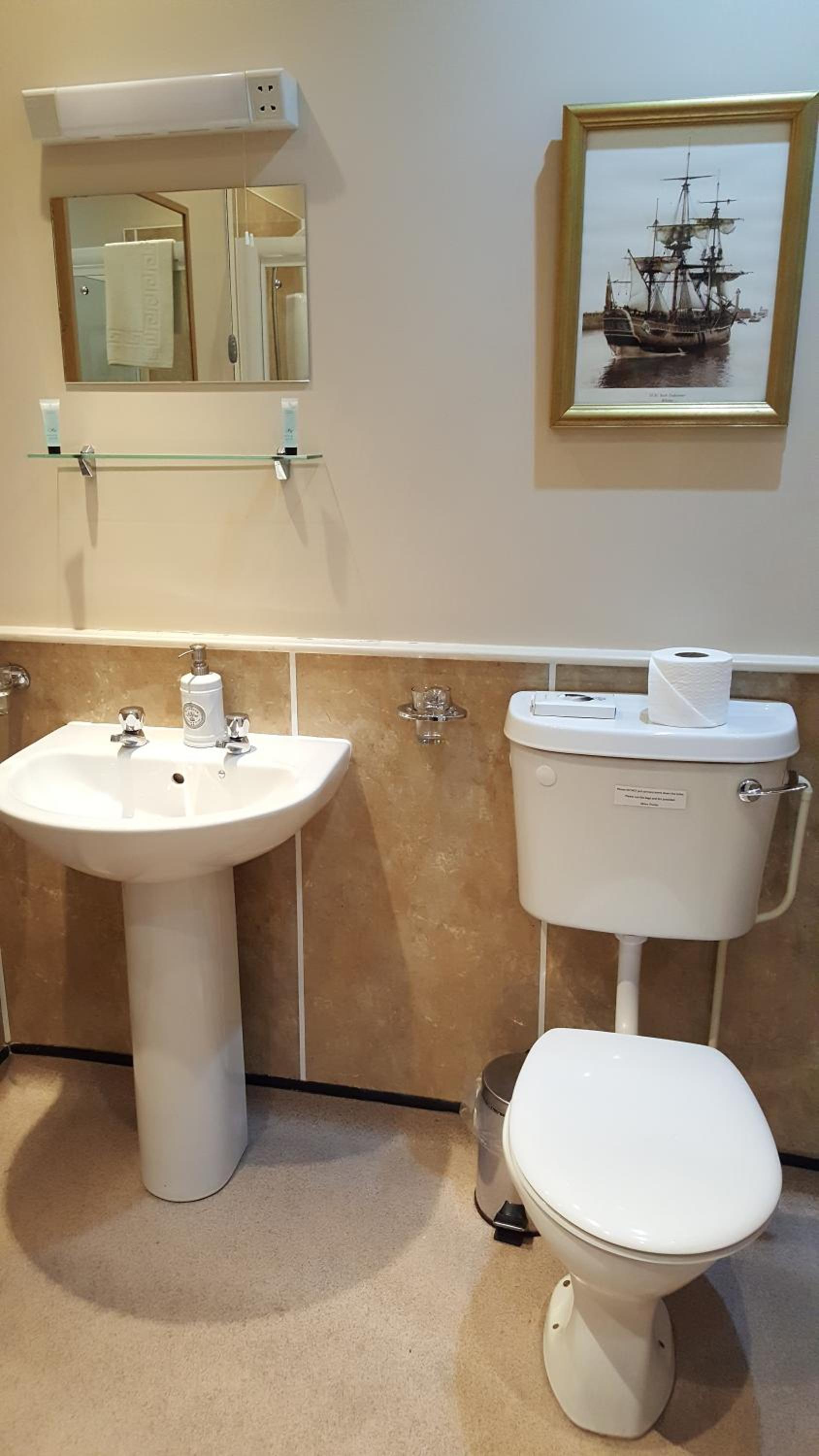 Deluxe Double Room with Shower photo 3