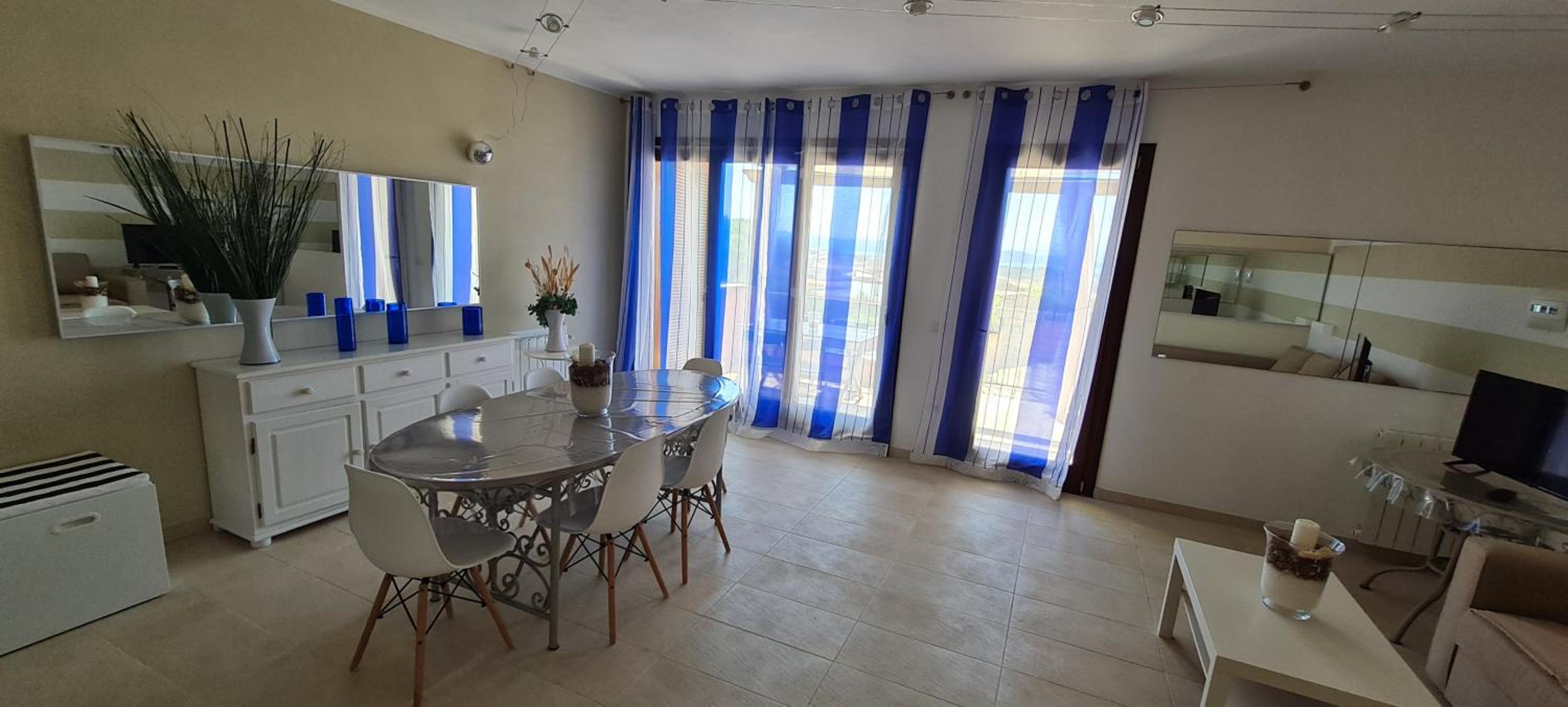 Large Two-Bedroom Apartment with Sea View photo 2