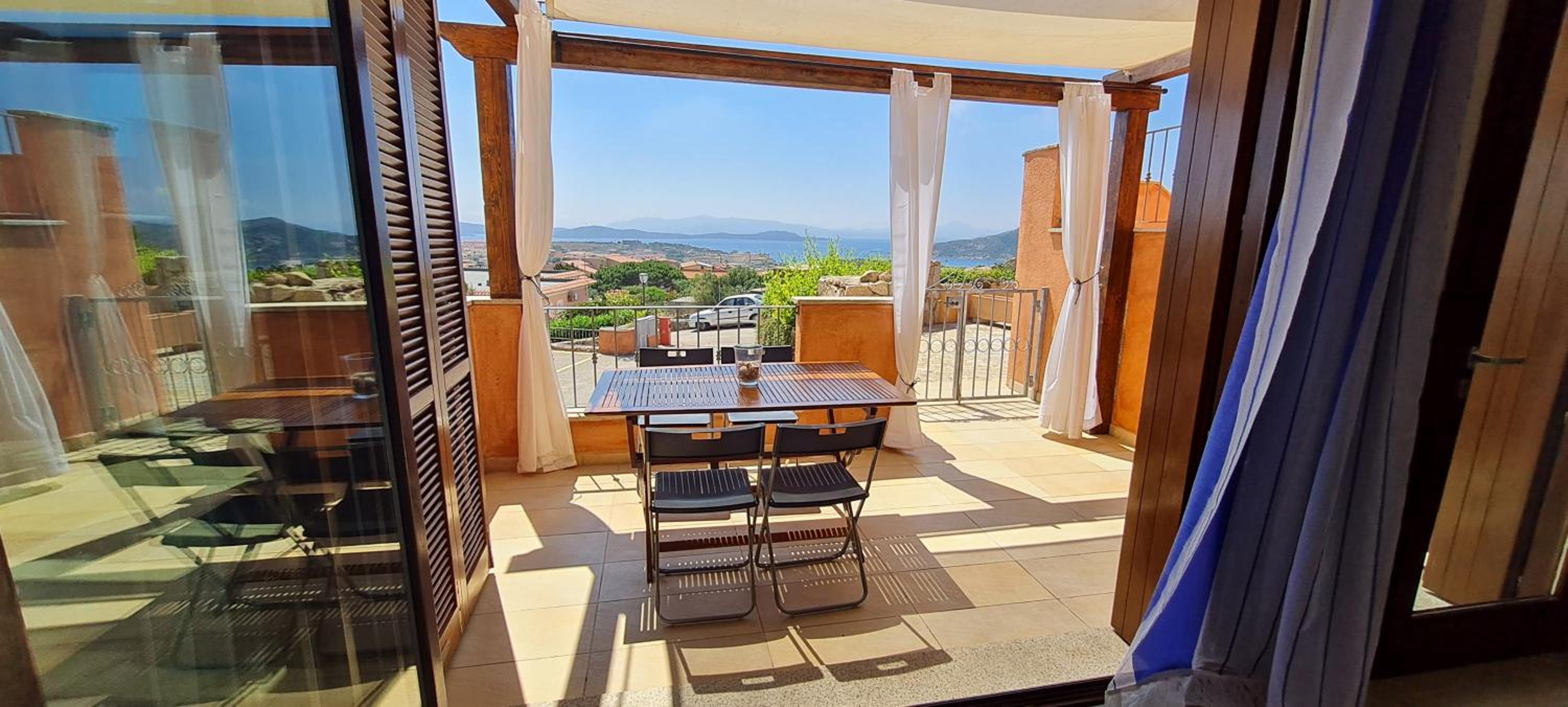 Large Two-Bedroom Apartment with Sea View photo 3