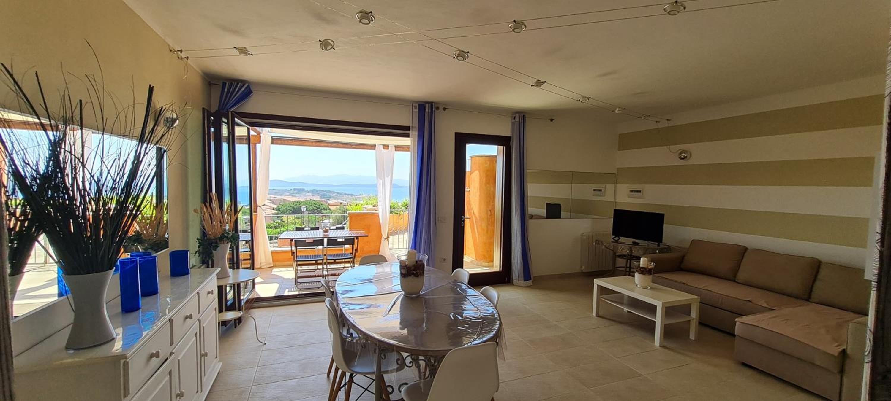 Large Two-Bedroom Apartment with Sea View photo 1