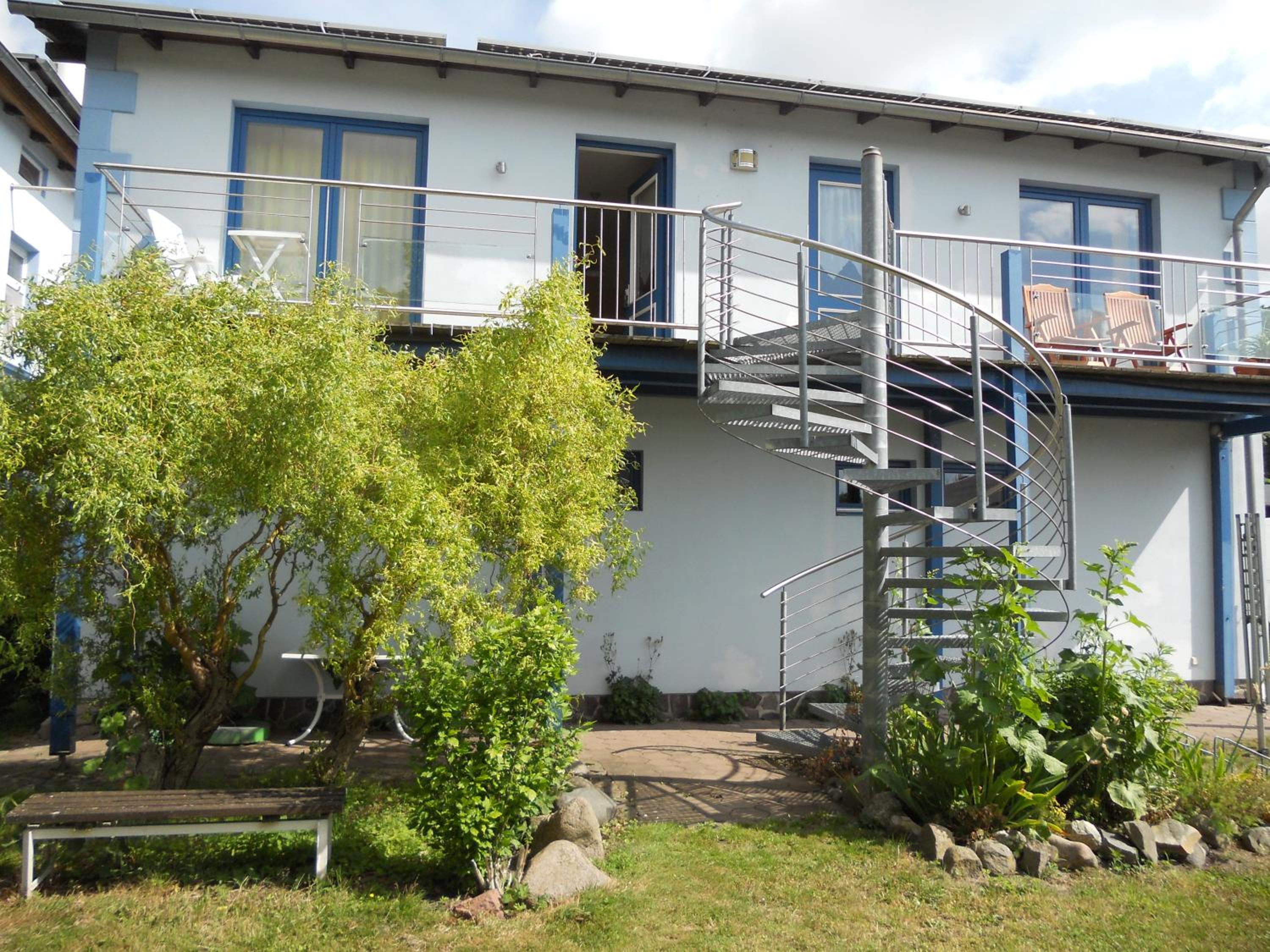 Apartment with Balcony photo 3
