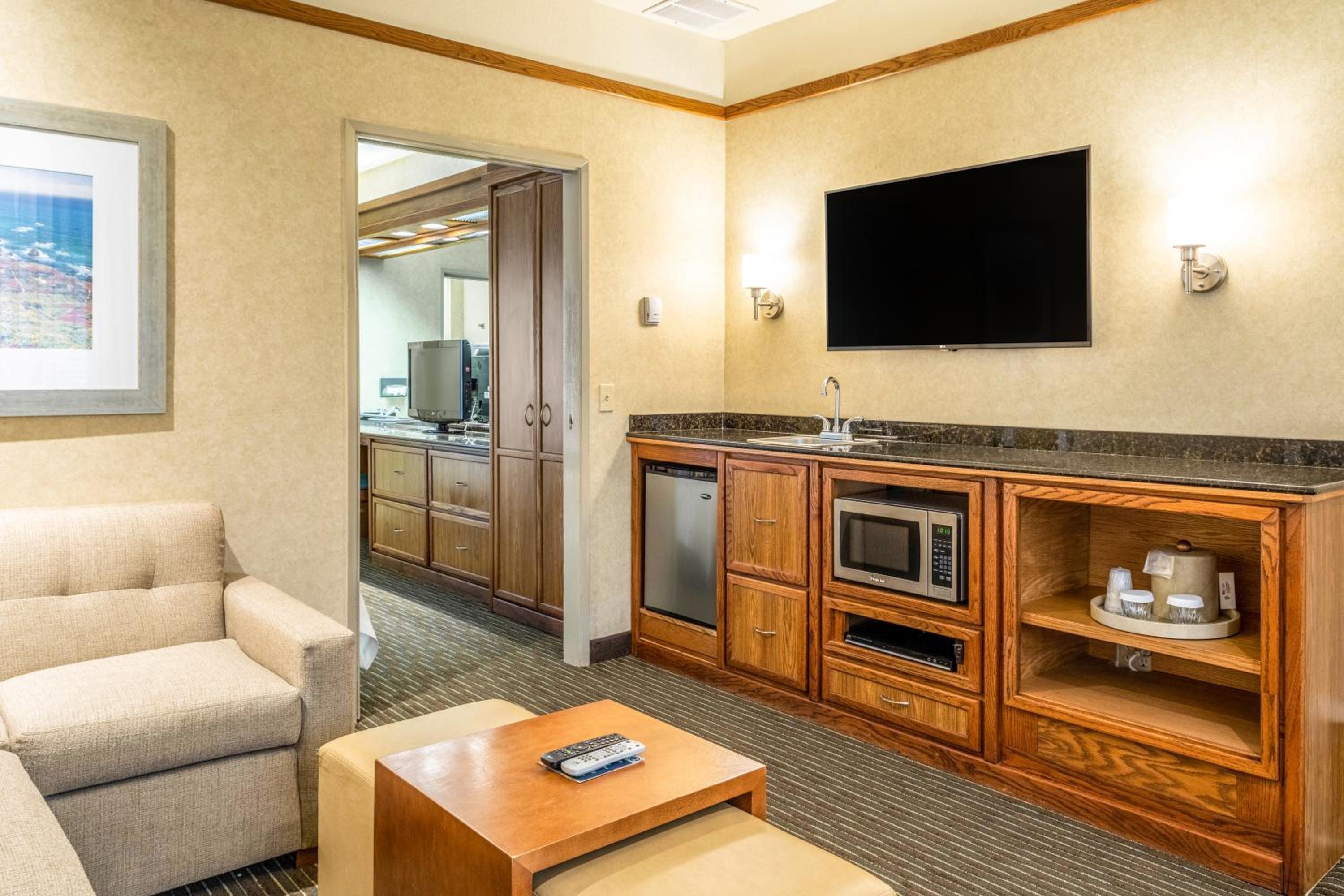 Standard King Suite - Non-Smoking - Photo 7