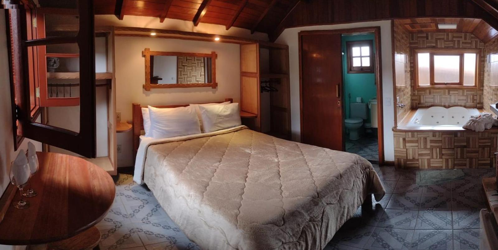 Deluxe Suite with Spa Bath