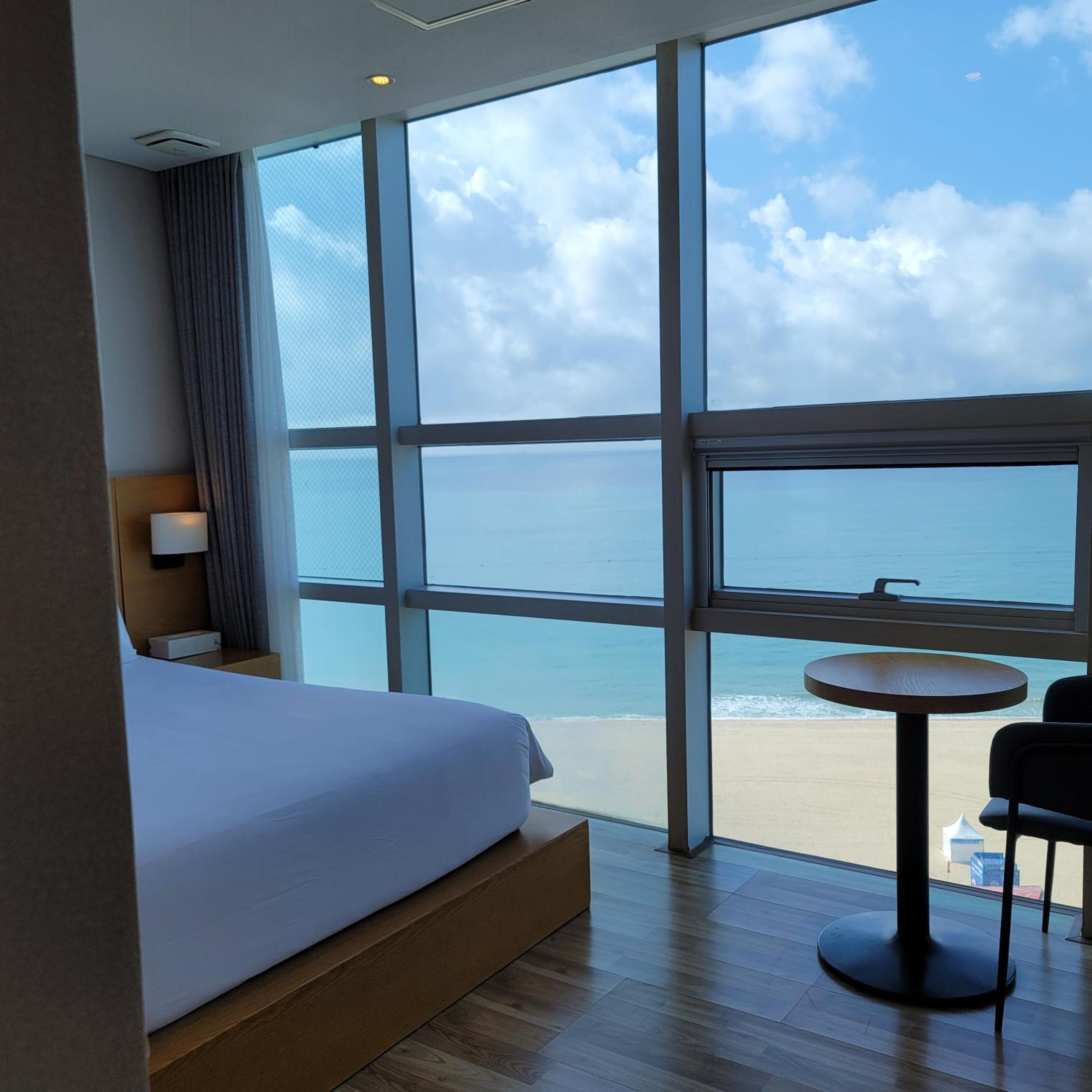 Standard Double Room with Ocean View - Photo 10
