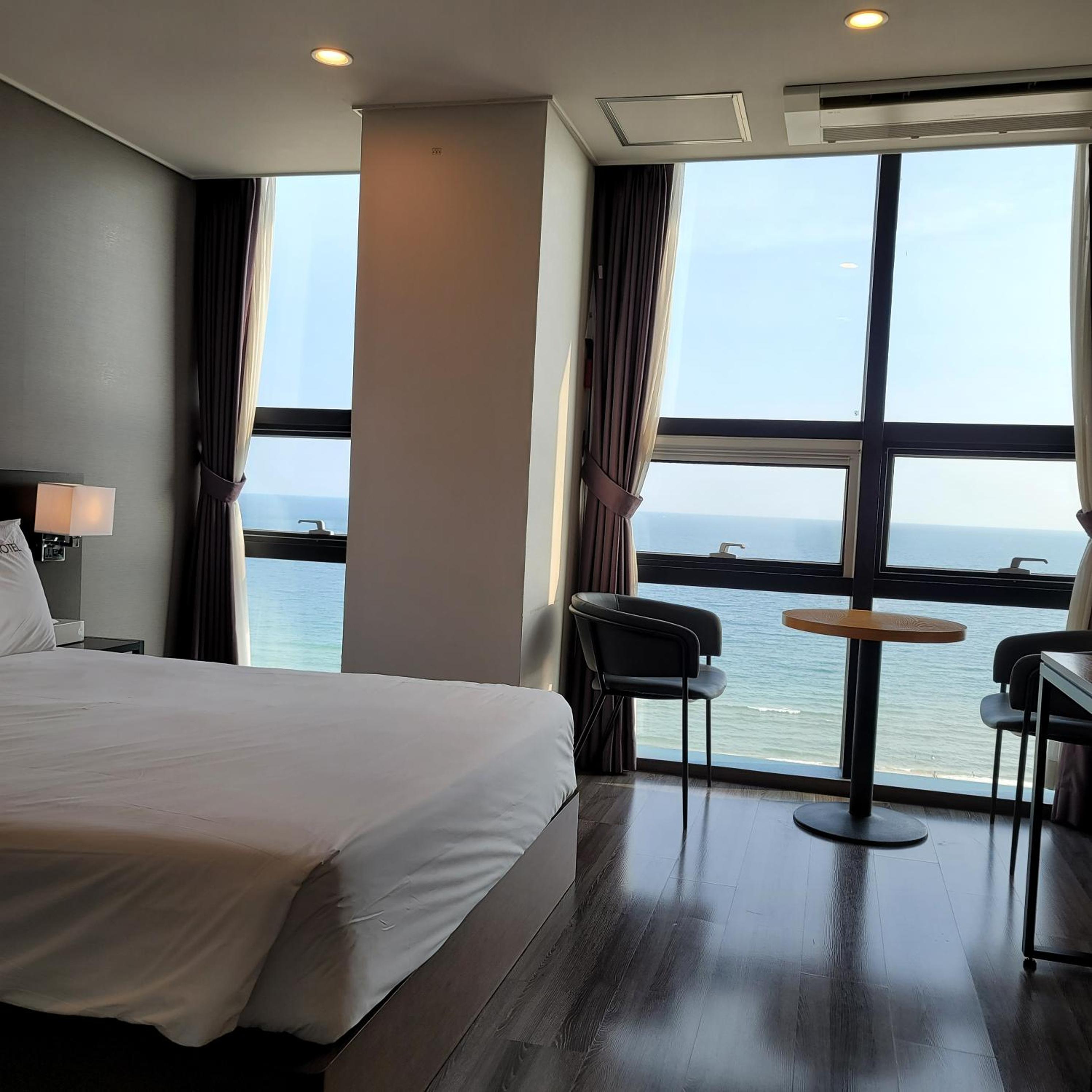 Standard Double Room with Ocean View - Photo 14