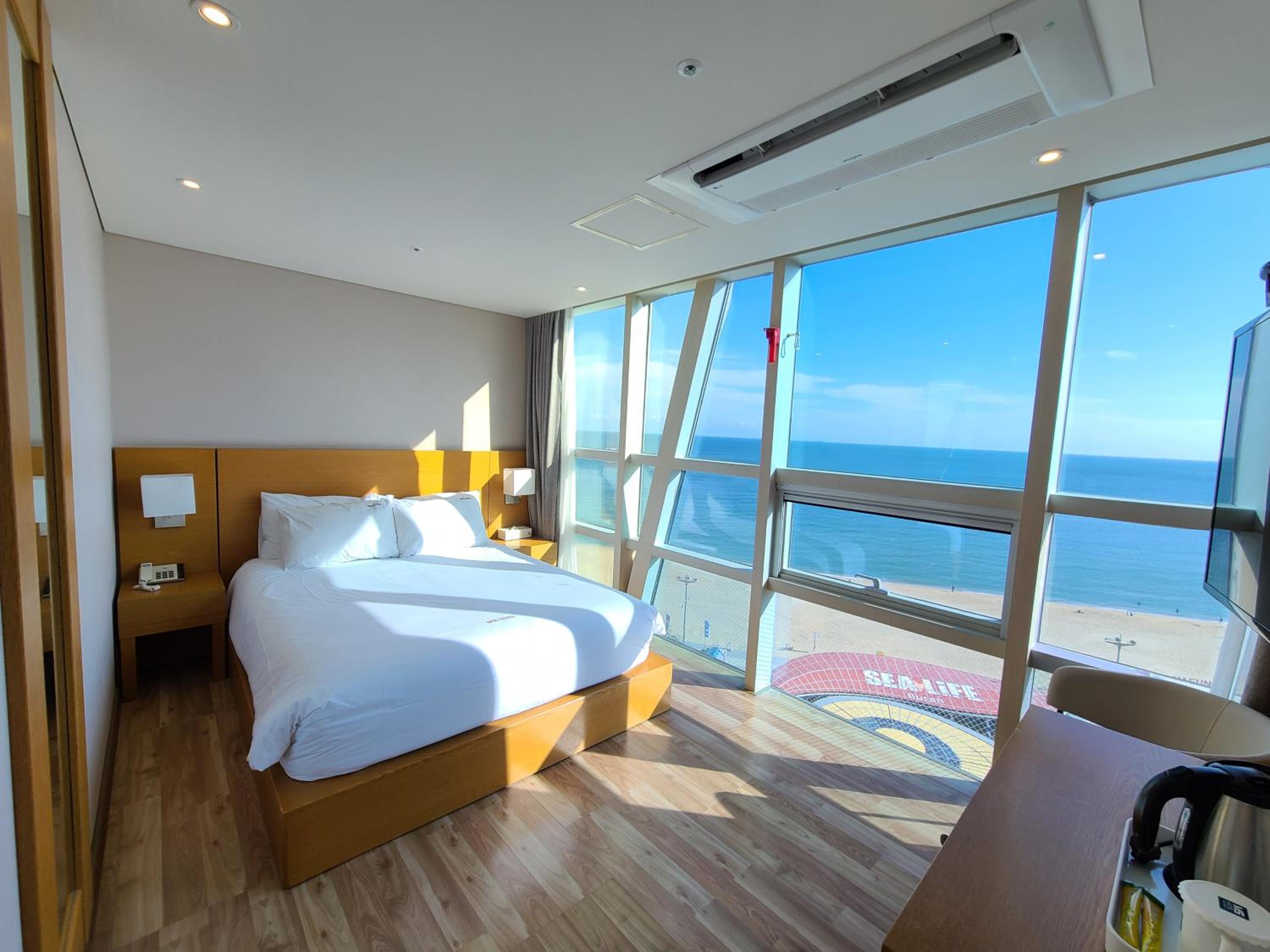Standard Double Room with Ocean View - Photo 9