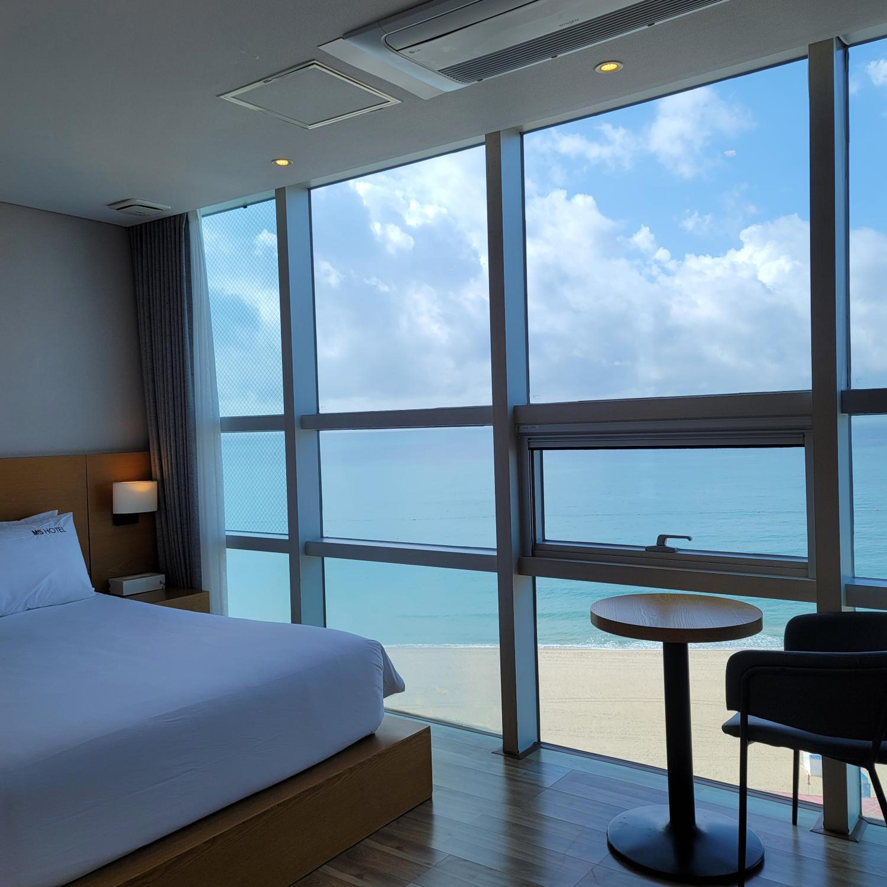 Standard Double Room with Ocean View - Photo 16