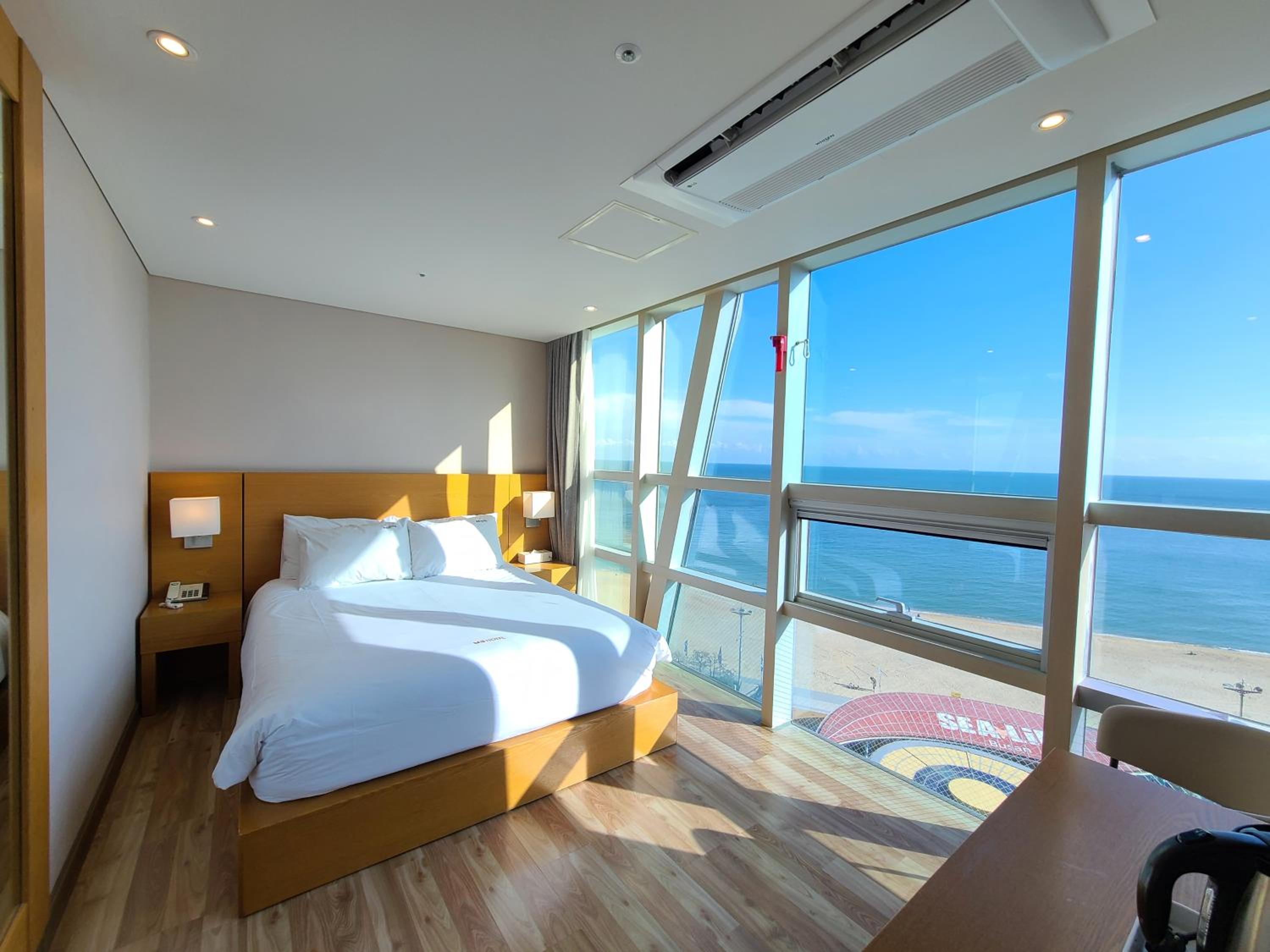 Standard Double Room with Ocean View - Photo 7