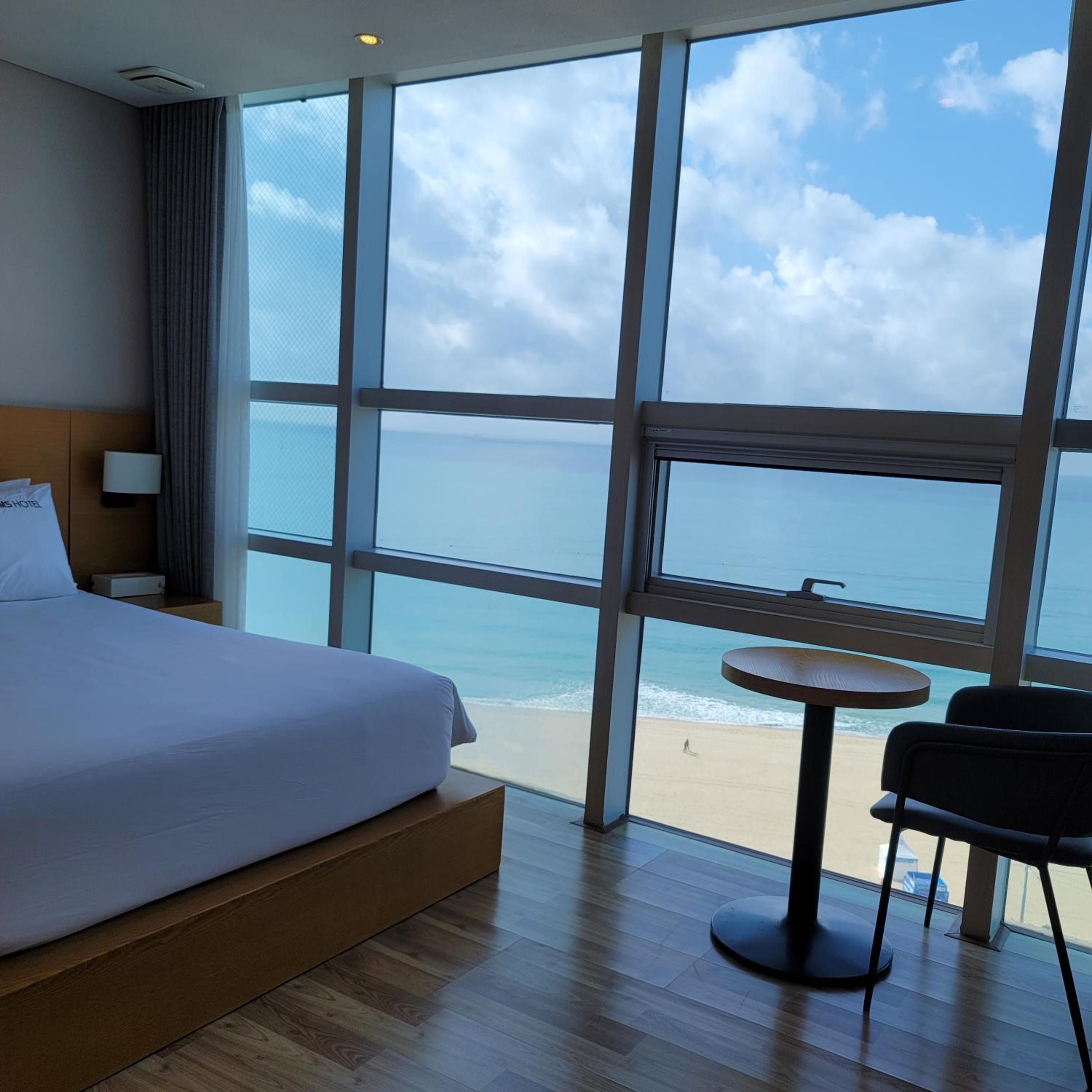 Standard Double Room with Ocean View - Photo 15