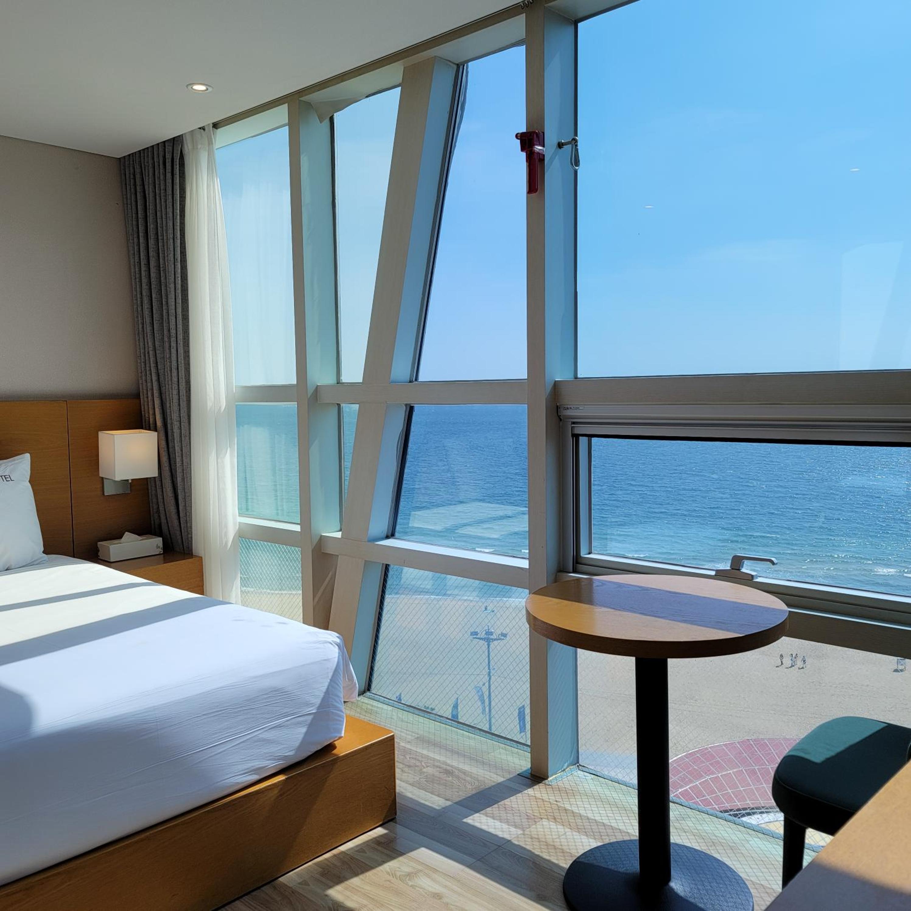 Standard Double Room with Ocean View - Photo 4