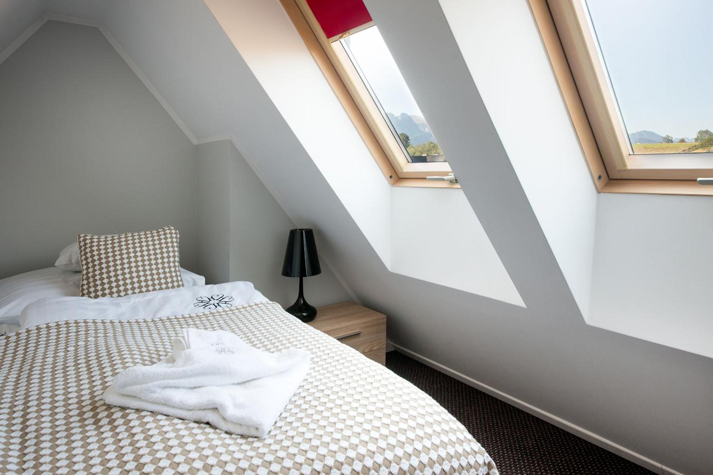 Three-Bedroom Apartment with Mountain View